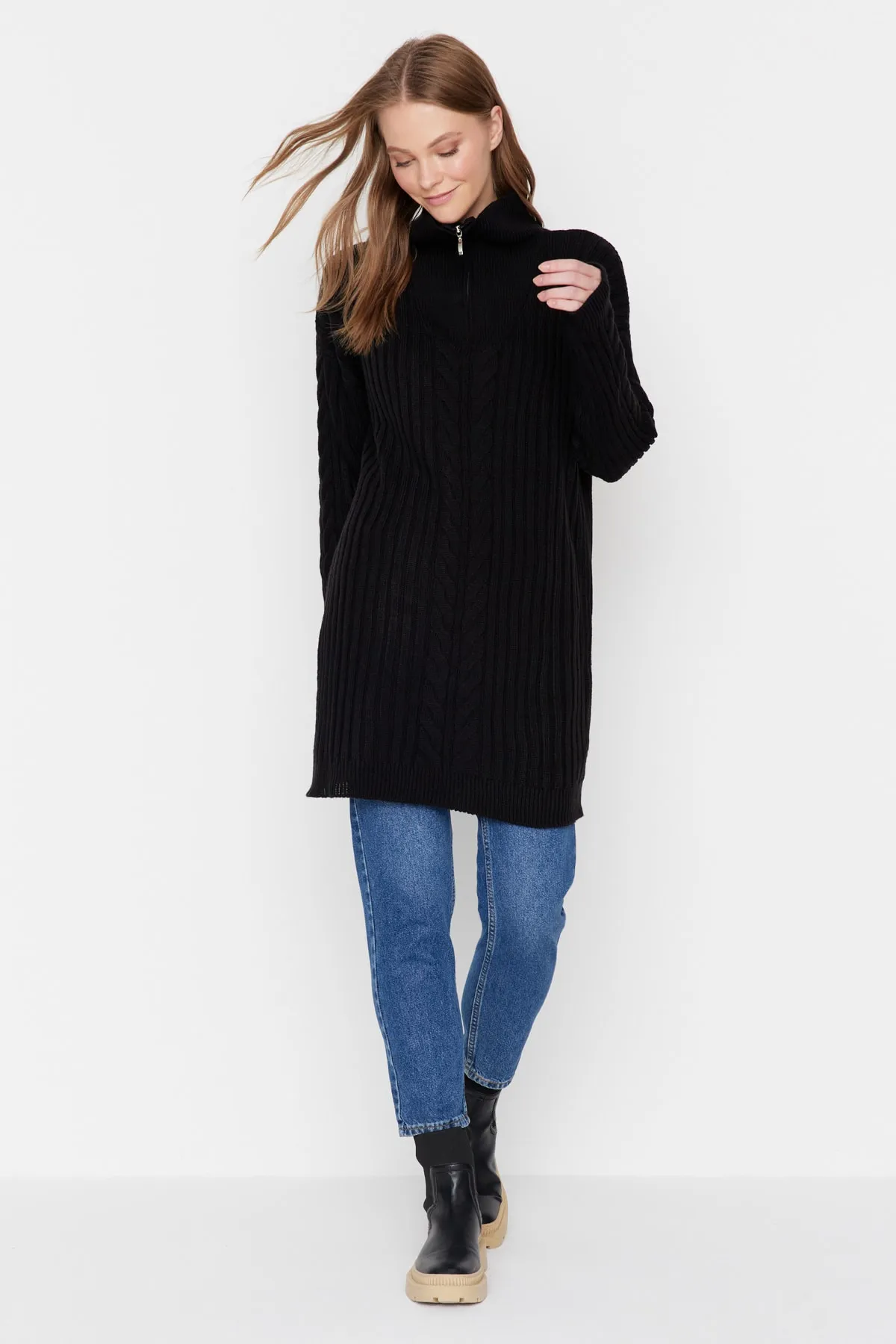 Trendyol Modest  Schwarzer Selanik-Strickpullover mit Reißverschluss TCTAW23AK00017