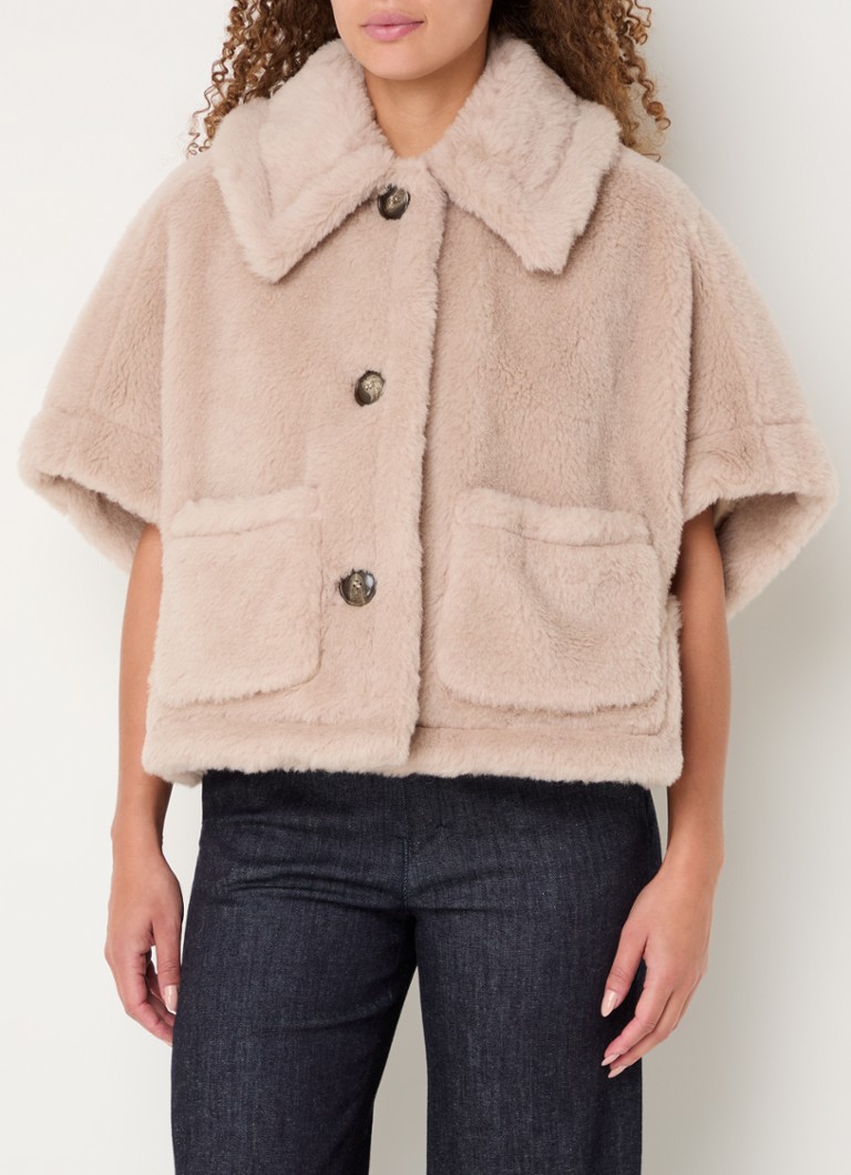 Palton Newterzo de la MaxMara, confecționat dintr-un amestec de lână alpaca.