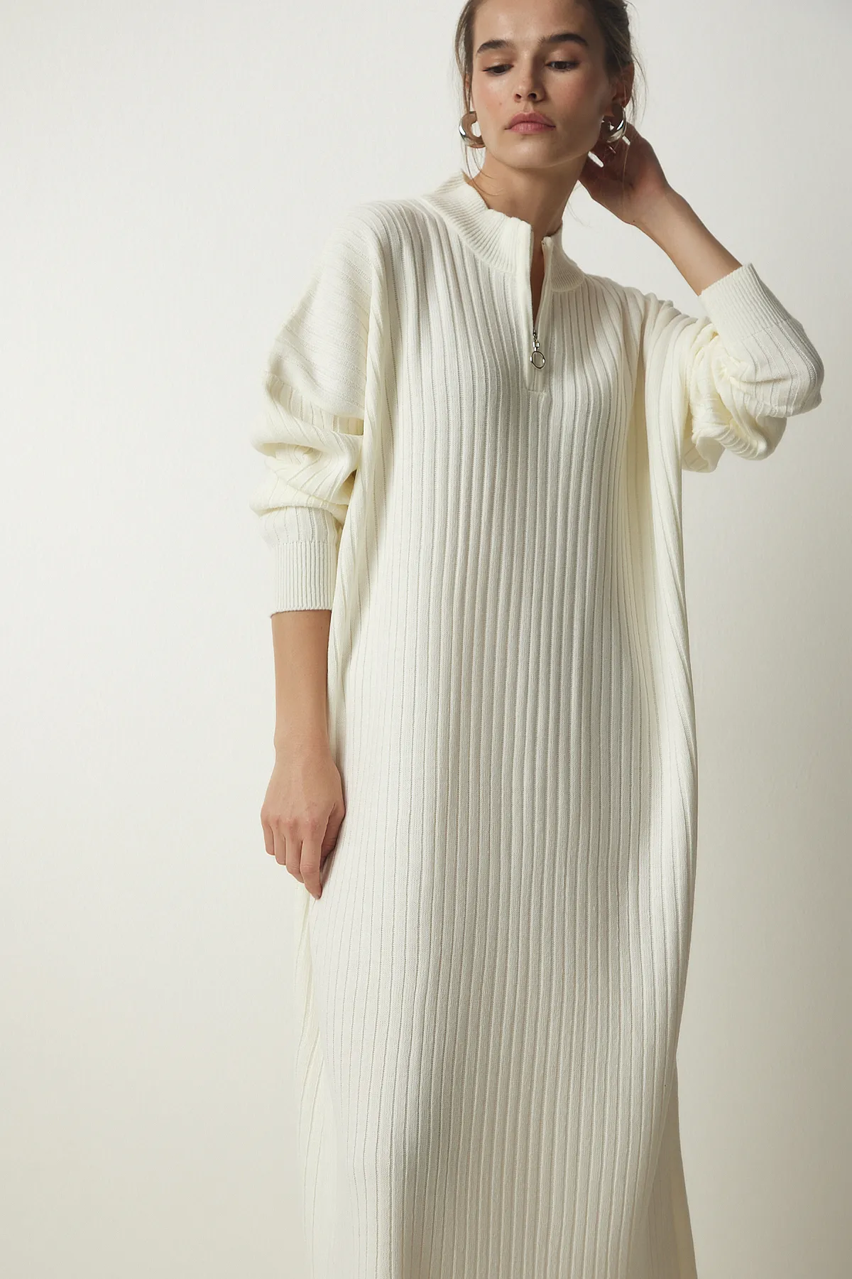 Happiness İstanbul  Knochengeripptes Oversize-Strickkleid für Damen DD01251