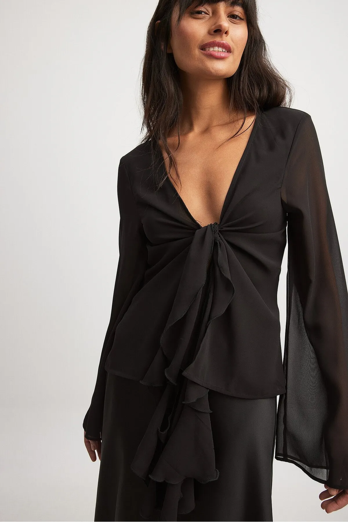 NA-KD  Rüschenoberteil aus Chiffon mit Bindedetail