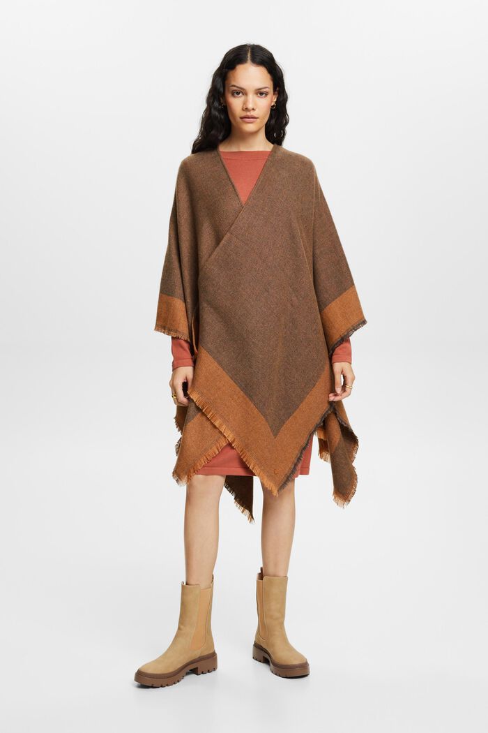 Einfarbiger, vorne offener Poncho