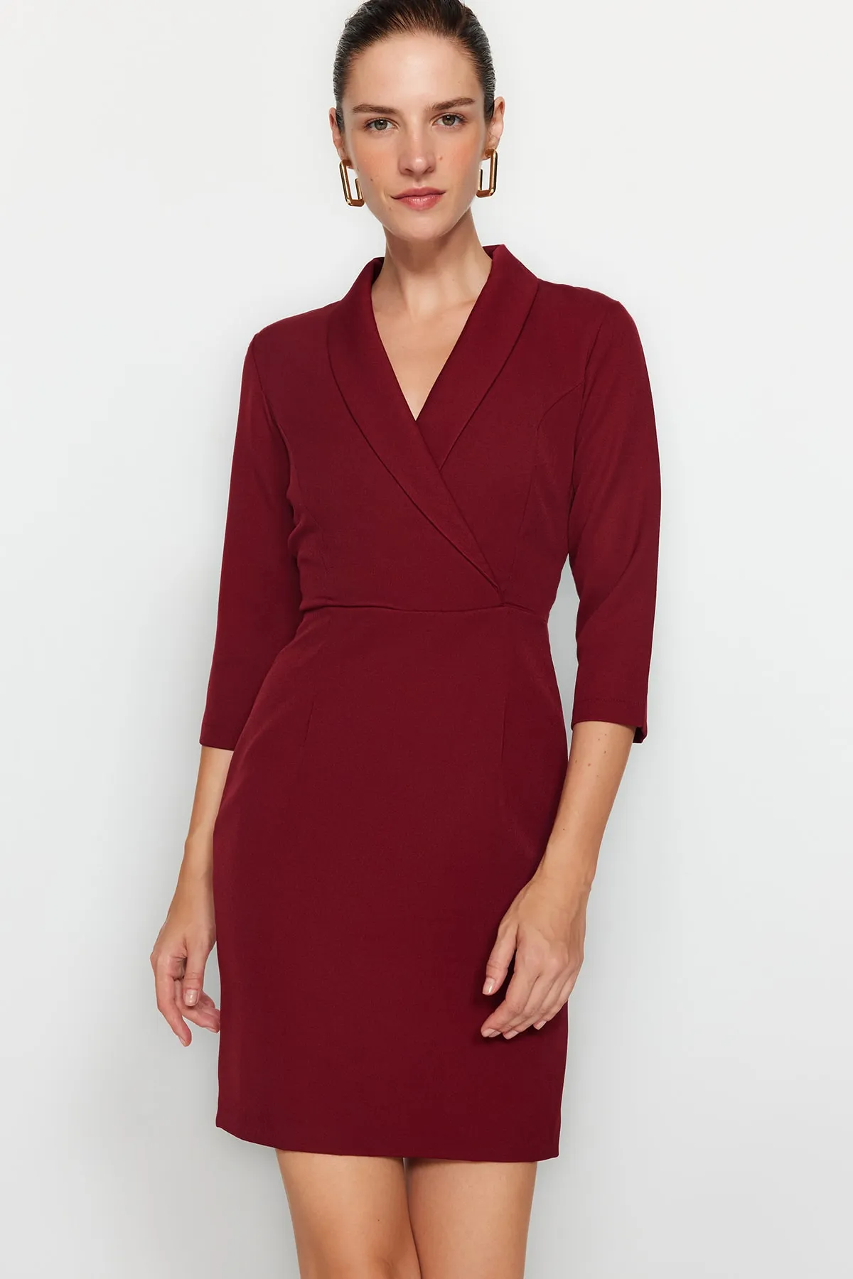 Trendyol Collection  Weinrotes Mini-Webkleid mit V-Ausschnitt TWOAW23EL00384