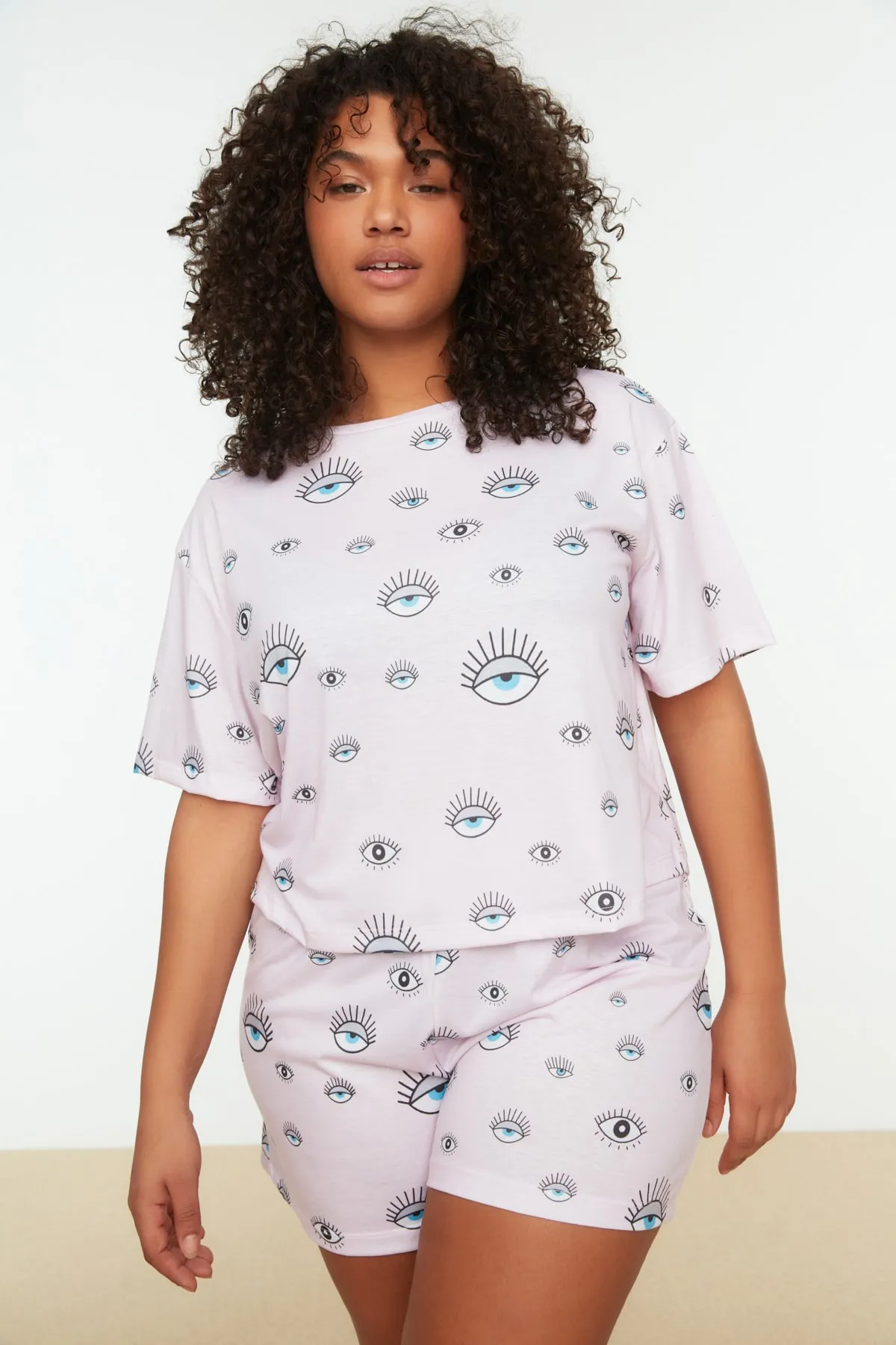 Trendyol Curve  Puderfarbenes, gemustertes Pyjama-Set aus Strick TBBSS22PT0233