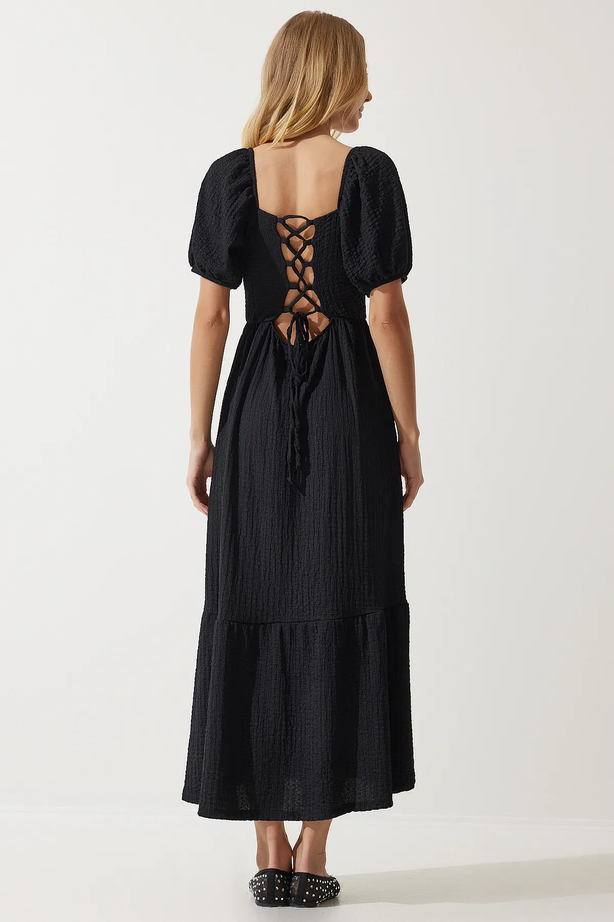 Happiness İstanbul  Schwarzes strukturiertes Sommer-Strickkleid mit Herzkragen für Damen UB00050