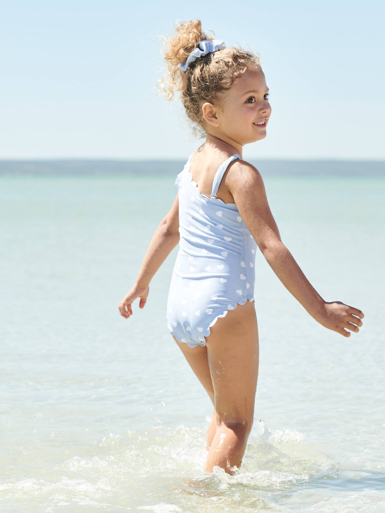 Maillot de bain 1 pièce fille cœurs + chouchou bleu clair