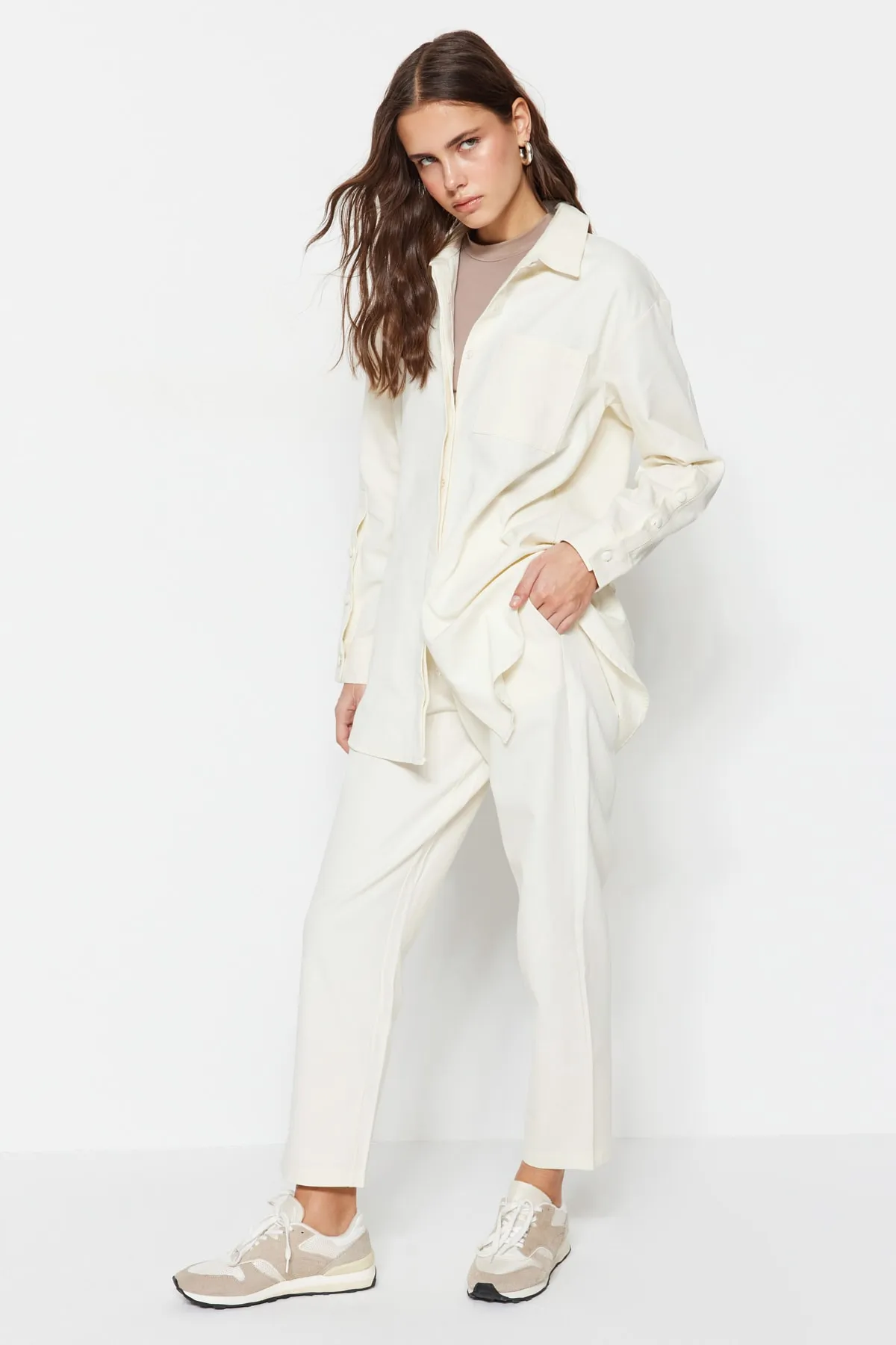 Trendyol Modest  Hellbeige Hemd-Hosen-Set aus gewebter Baumwolle TCTSS23US00065
