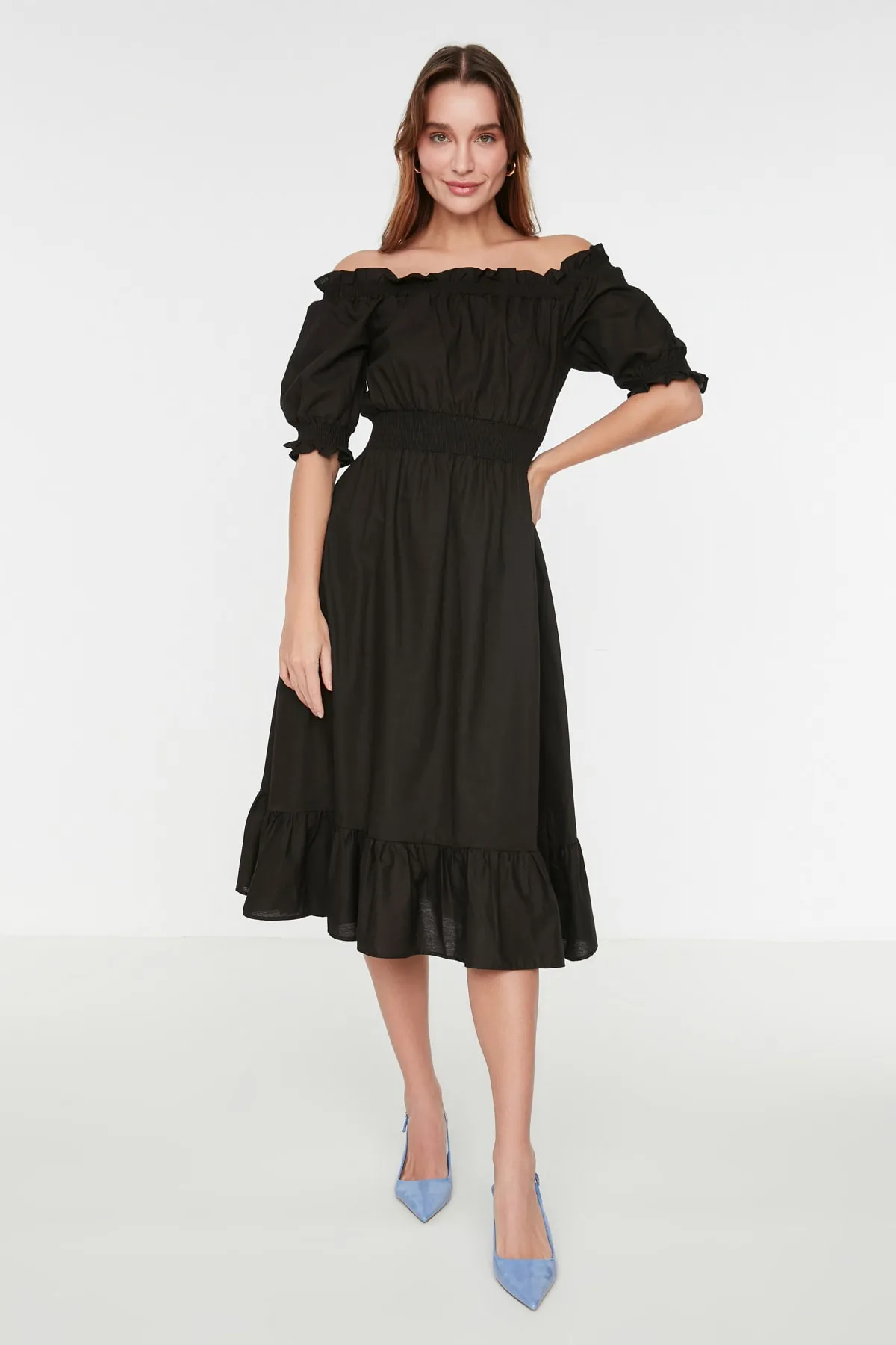 Trendyol Collection  Schwarzes, tailliertes Midi-Kleid in Gimped-Weboptik in Leinenoptik TWOSS21EL1967