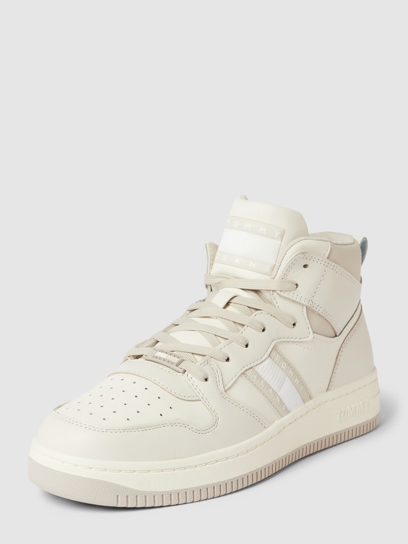 Sneaker mit Label-Detail in beige