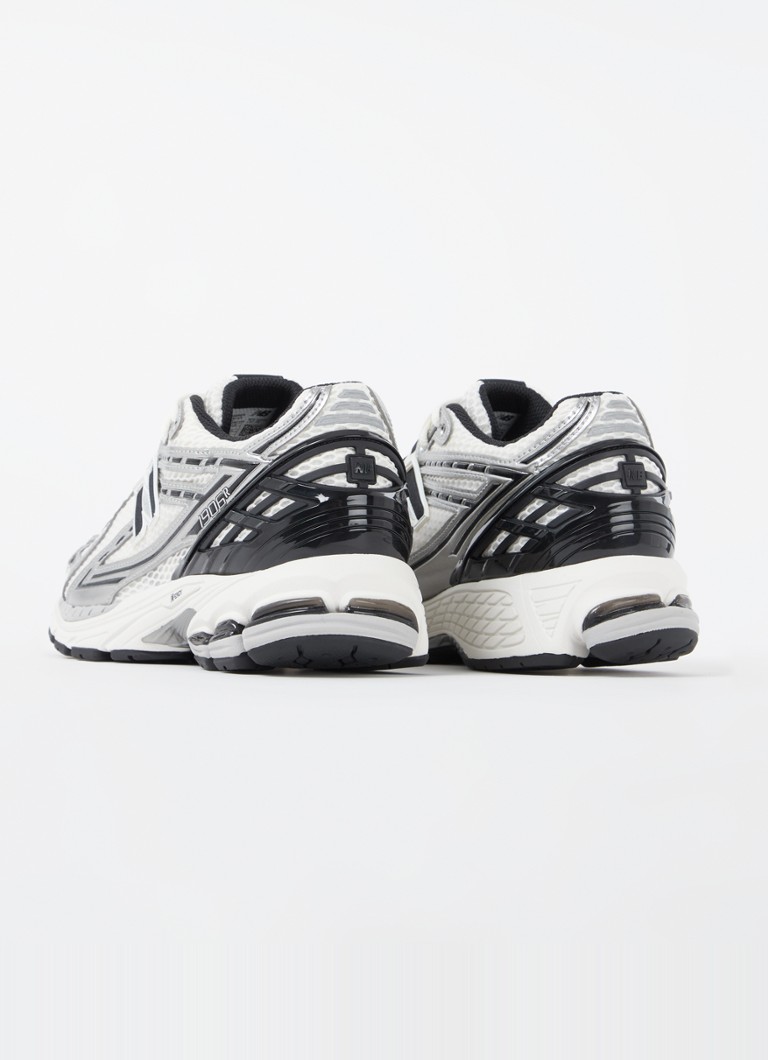 Teniși New Balance 1906 cu detalii pe mâneci