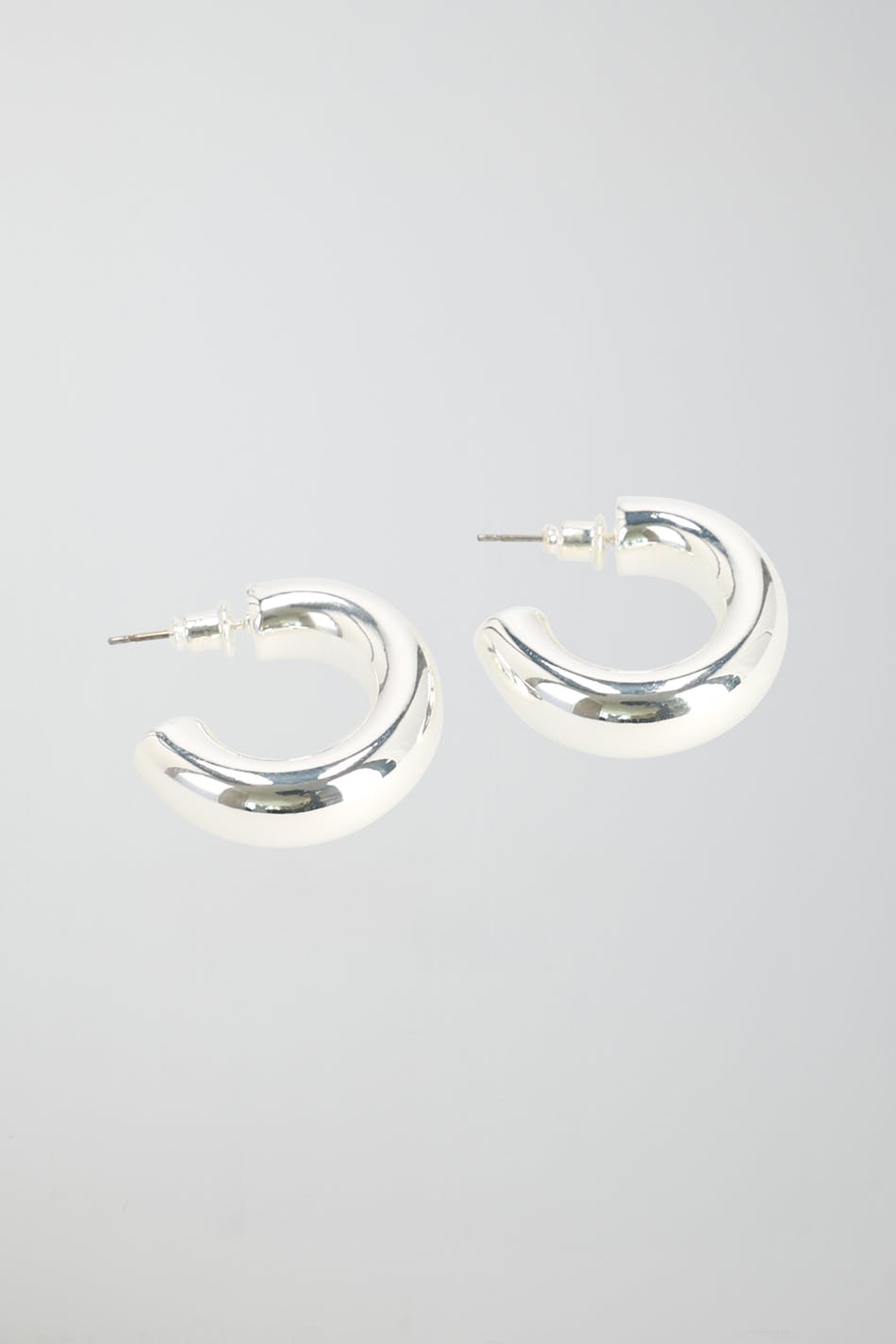 Clean hoops earrings