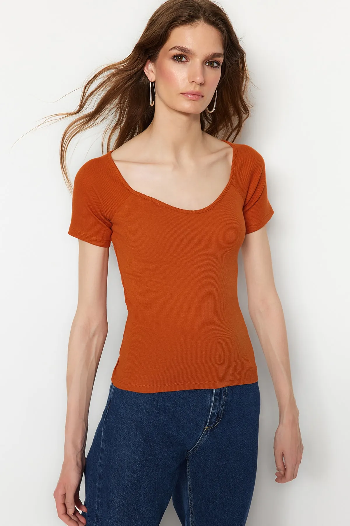 Trendyol Collection  Zimtfarbene, taillierte Strickbluse aus Baumwollstretch TWOSS21BZ0579