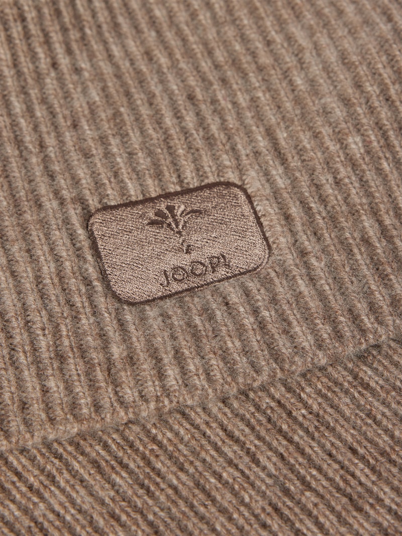 Schal mit Label-Patch in taupe
