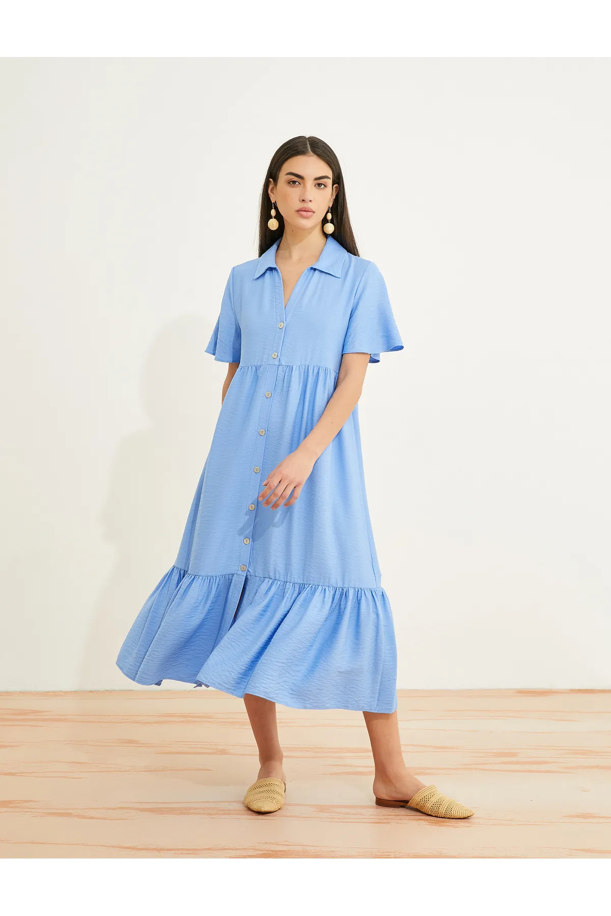 Koton  Mehrlagiges Hemdkleid in Midi-Länge mit kurzen Ärmeln