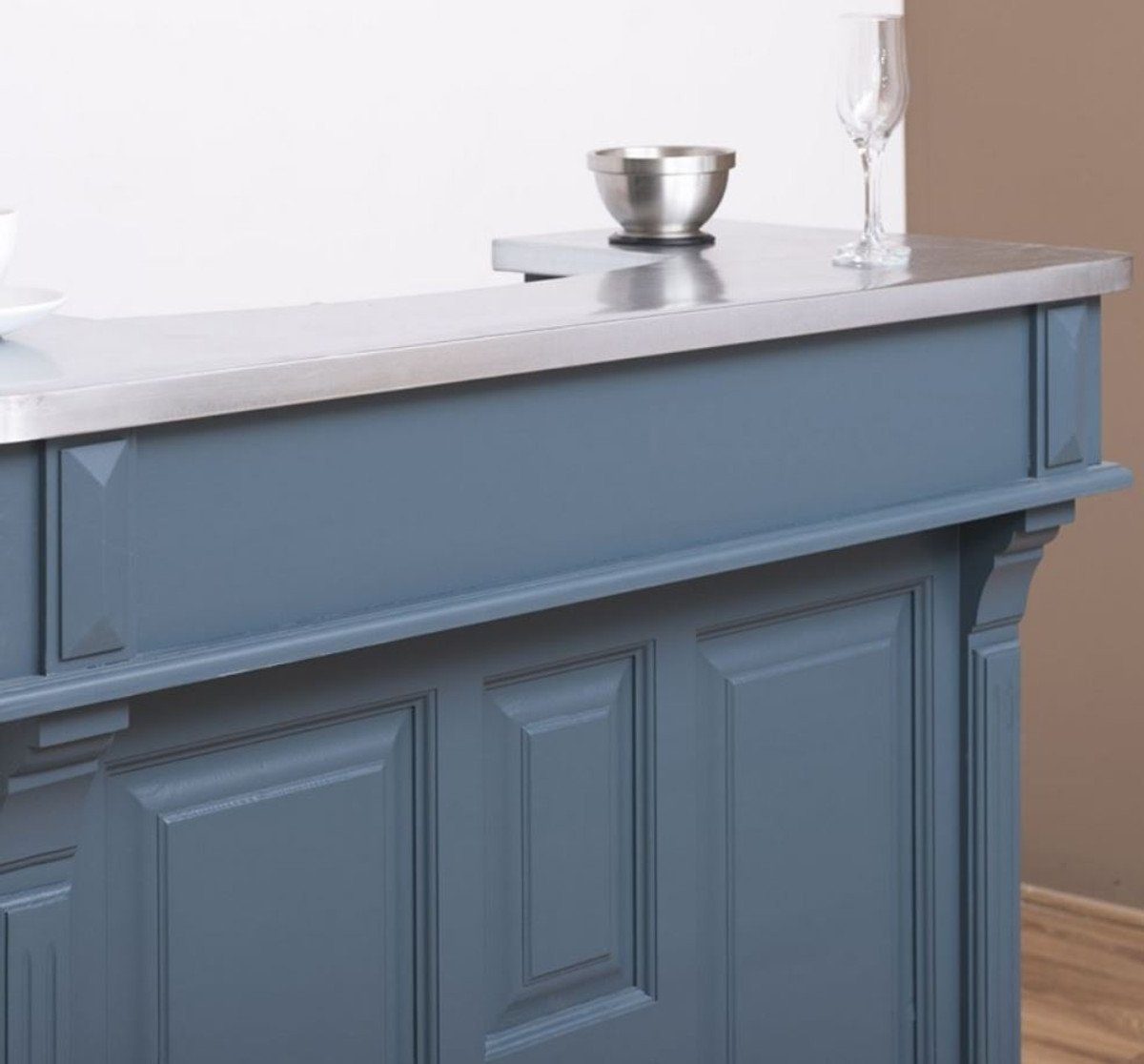 Casa Padrino Barschrank Landhausstil Theke Blau / Silber 120 x 65 x H. 107 cm - Massivholz Thekentisch mit verzinkter Tischplatte - Barmöbel im Landhausstil