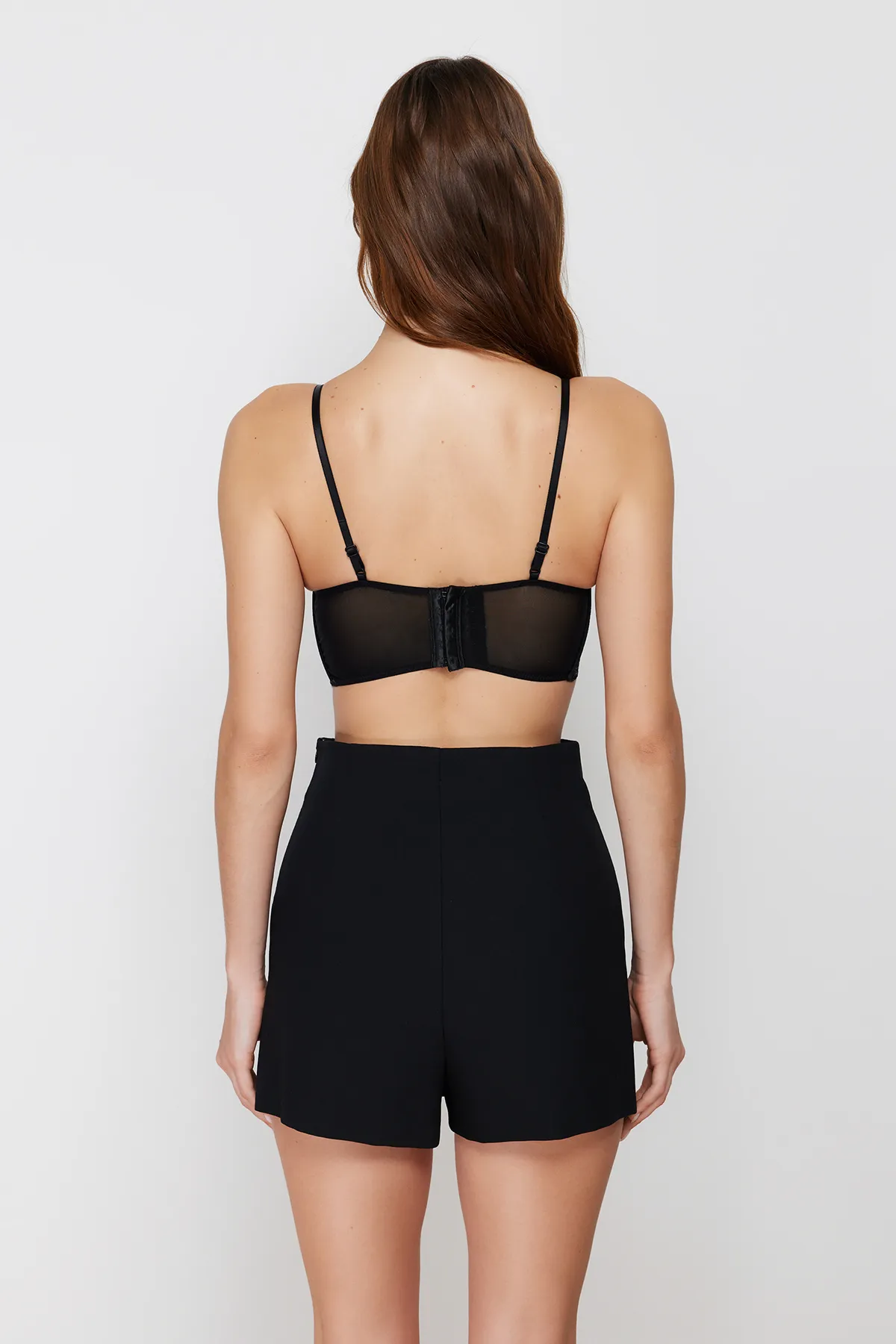 Trendyol Collection  Schwarzer Bustier-BH aus Spitze mit Trägern und ohne Kappe, Strick-BH THMSS24SU00029