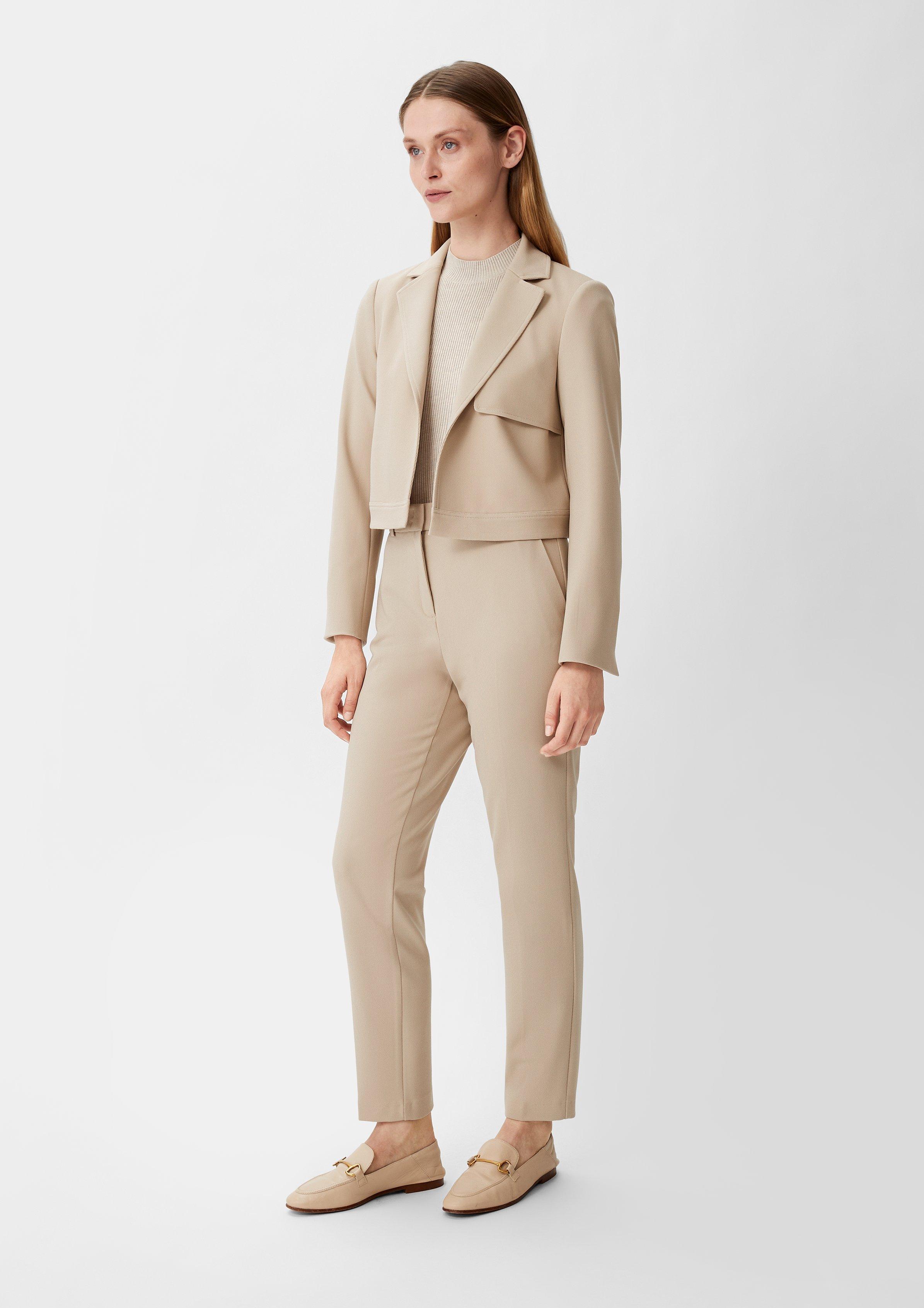 Kurzer Blazer aus Viskosemix - helles beige