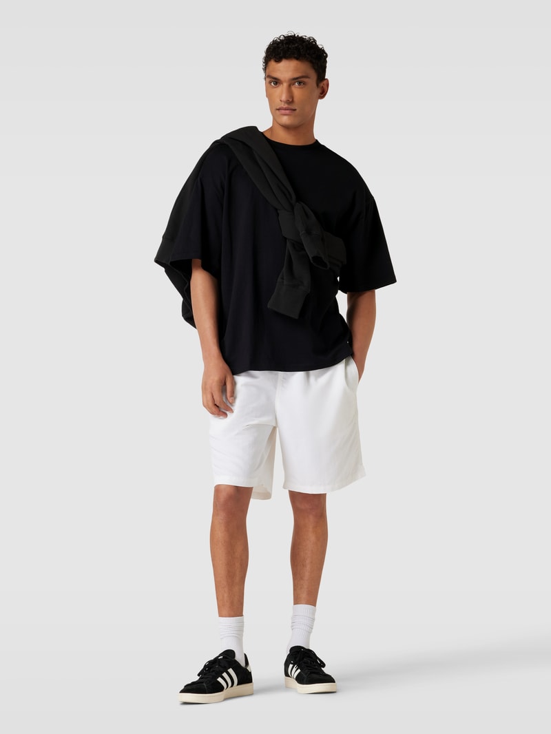Oversized T-Shirt mit überschnittenen Ärmeln in schwarz