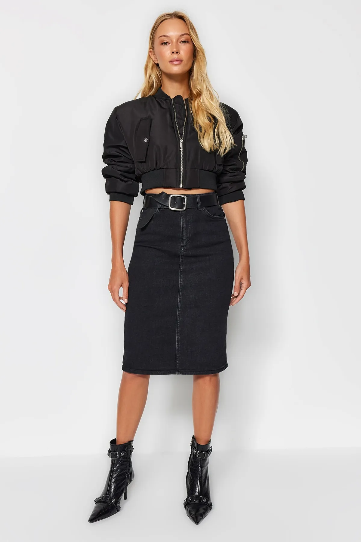 Trendyol Collection  Schwarzer Midi-Bleistift-Jeansrock mit hoher Taille TWOSS21ET0297