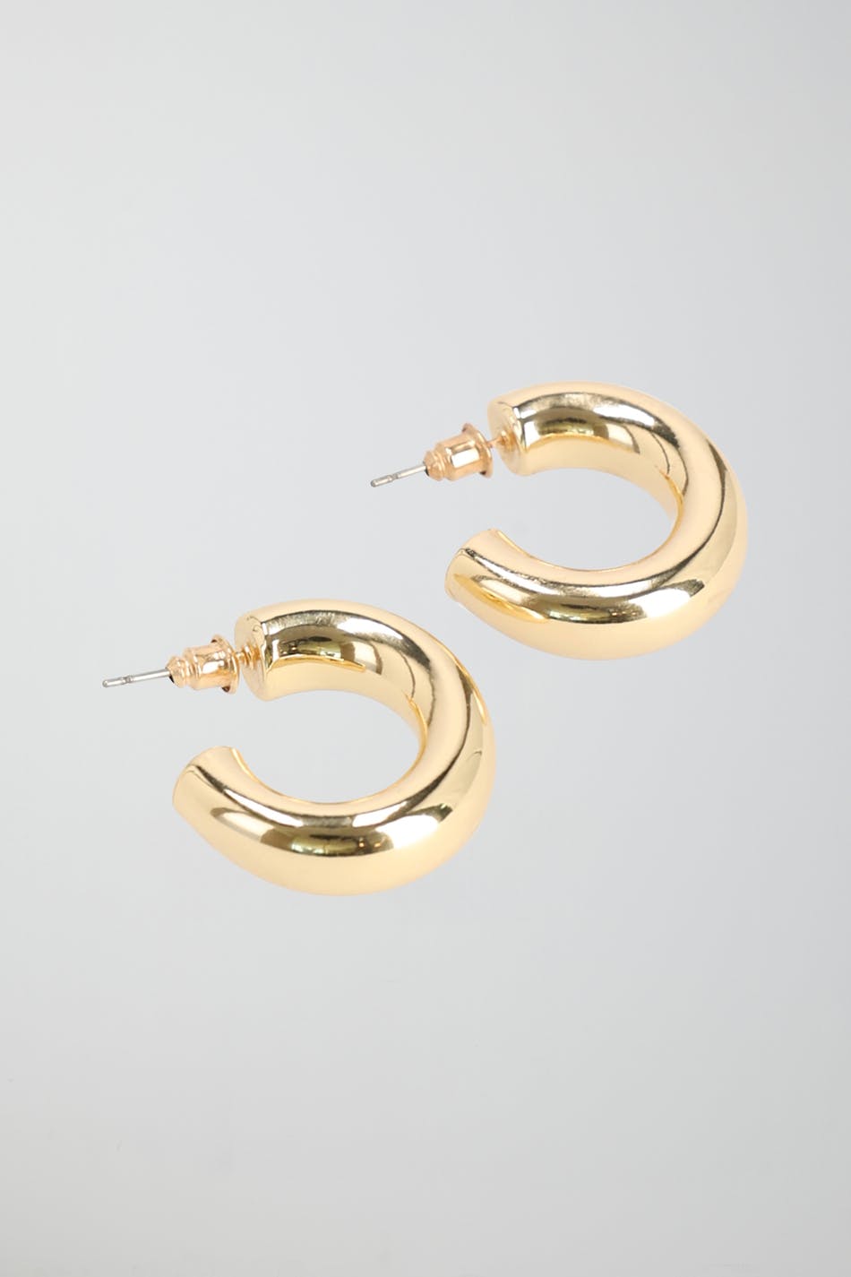 Clean hoops earrings