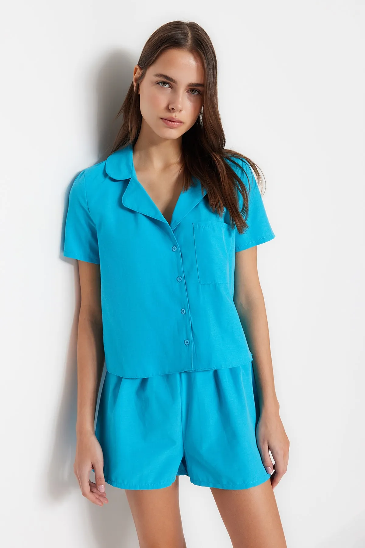Trendyol Collection  Blaues, gewebtes Pyjama-Set mit Hemd und Shorts aus Frottee-Baumwolle THMSS23PT00132
