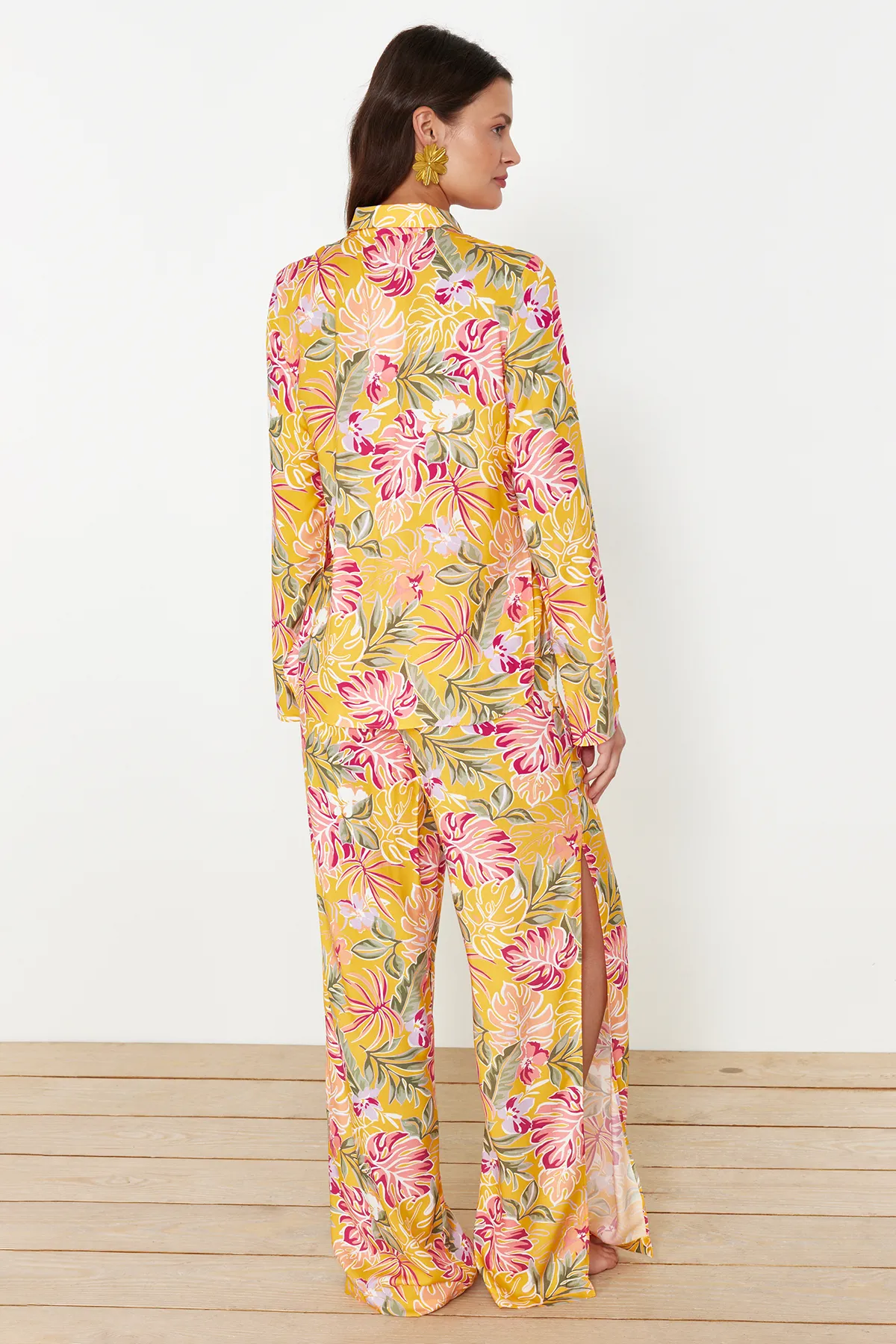 Trendyol Collection  Gewebtes Hemd-Hosen-Set mit Blumenmuster TBESS24AU00003