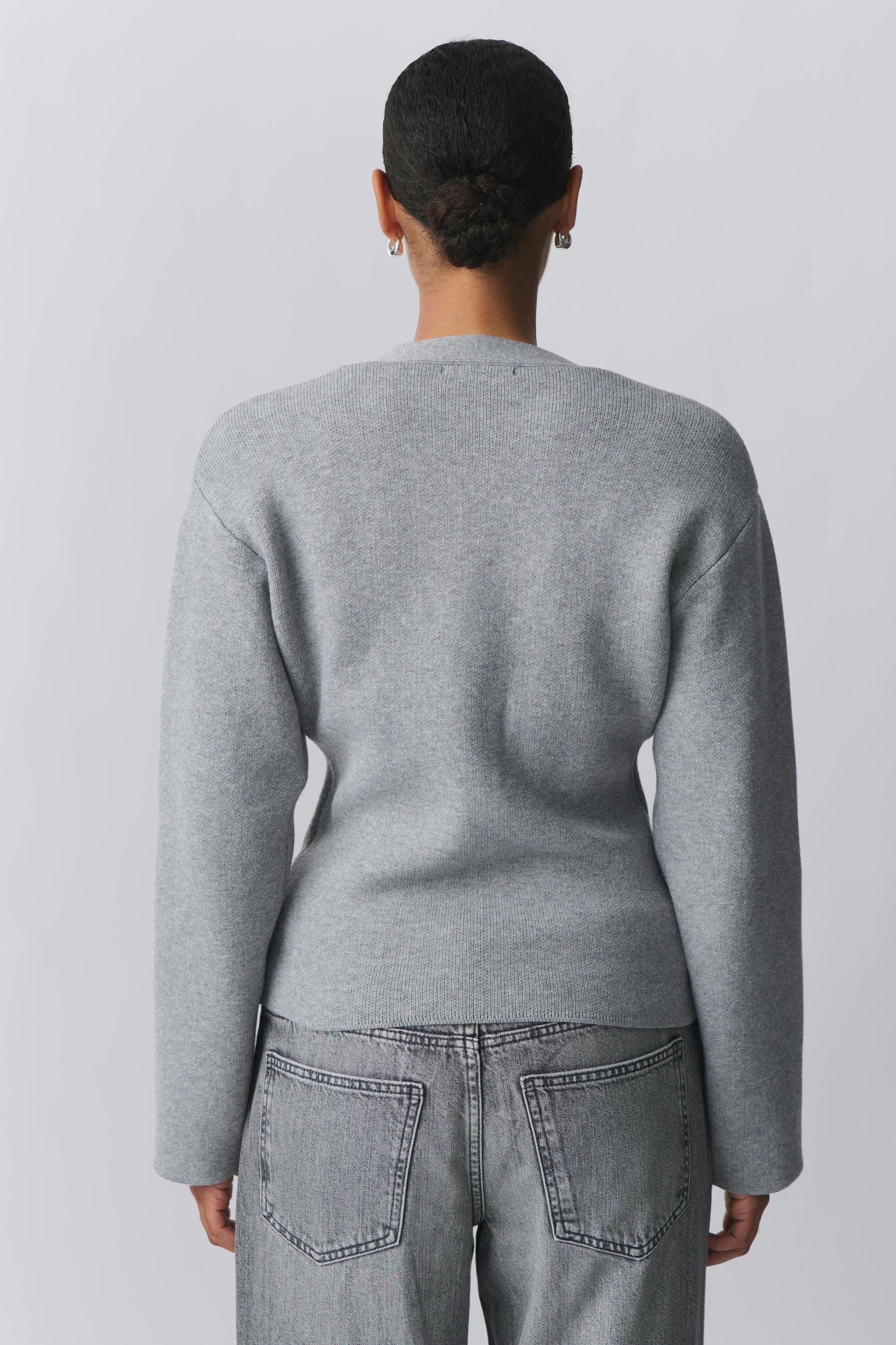 Shaped knitted cardigan