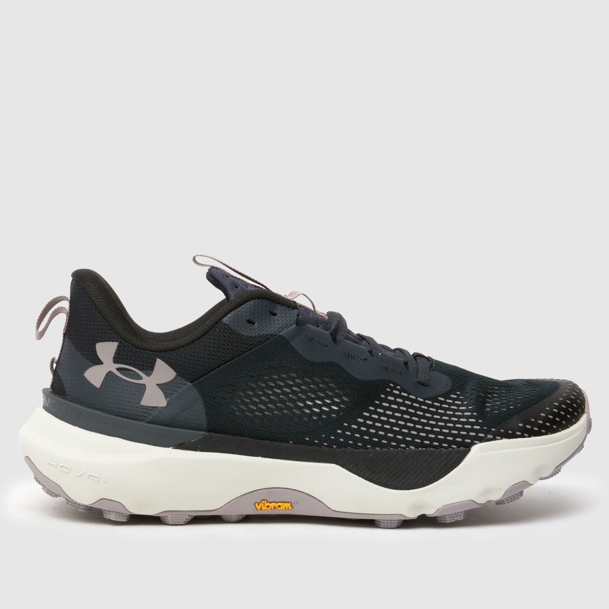 Under Armour infinite pro terepfutó cipők fekete és fehér színben