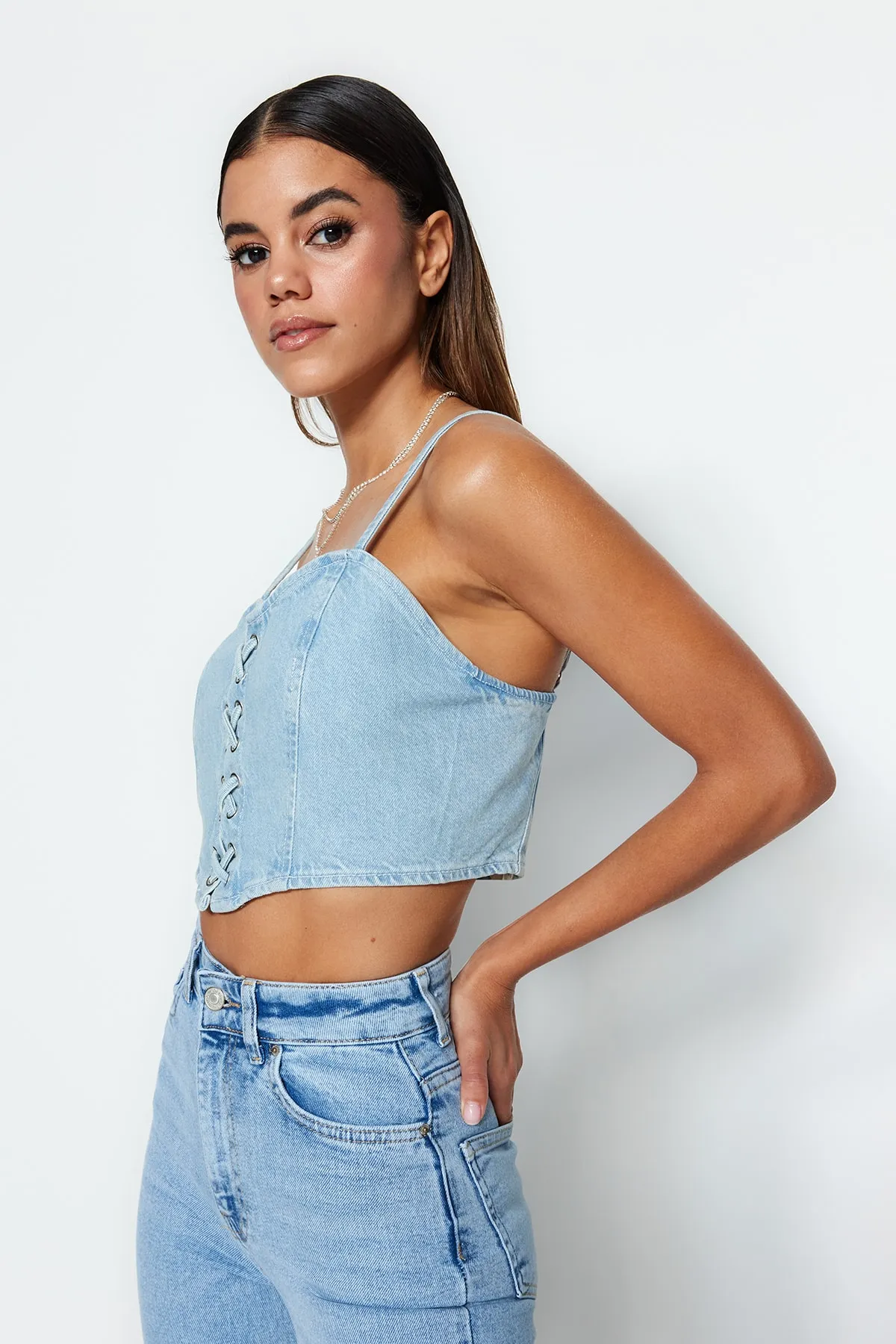 Trendyol Collection  Blaues Bird-Eye-Denim-Bustier TWOSS23BS00010