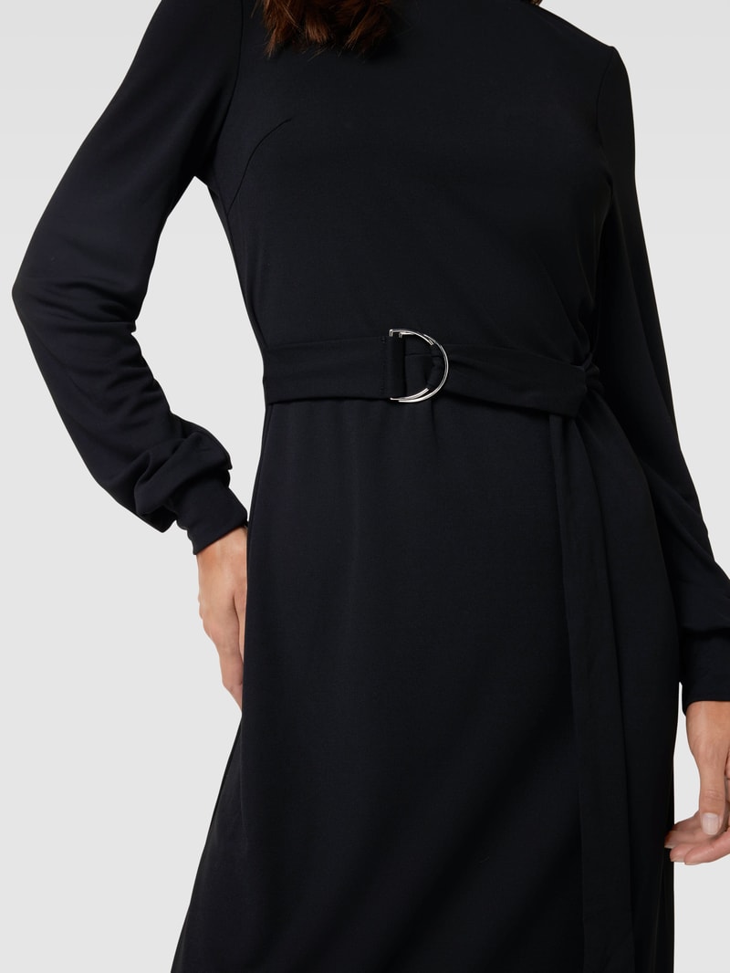 Midikleid mit Bindegürtel in schwarz