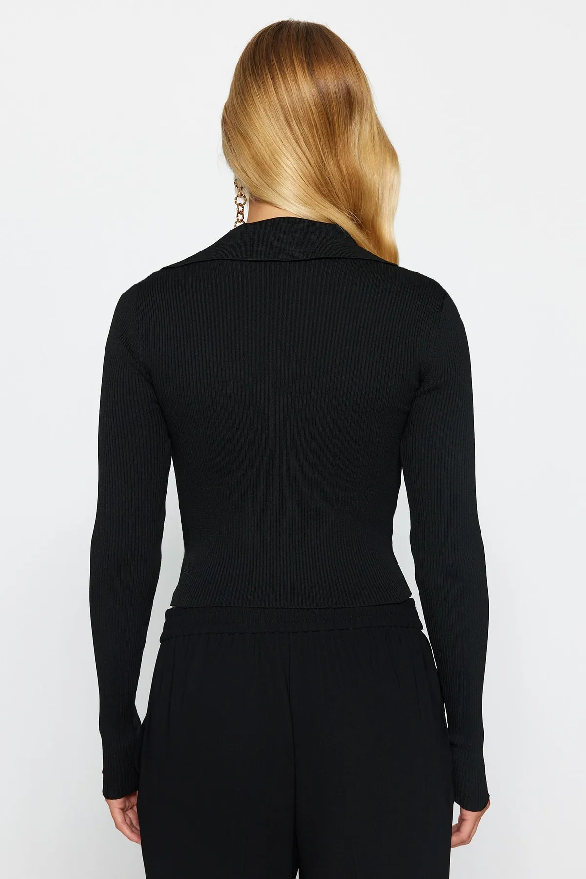 Trendyol Collection  Schwarzer Rollkragen-Strickpullover TWOAW24KZ01167
