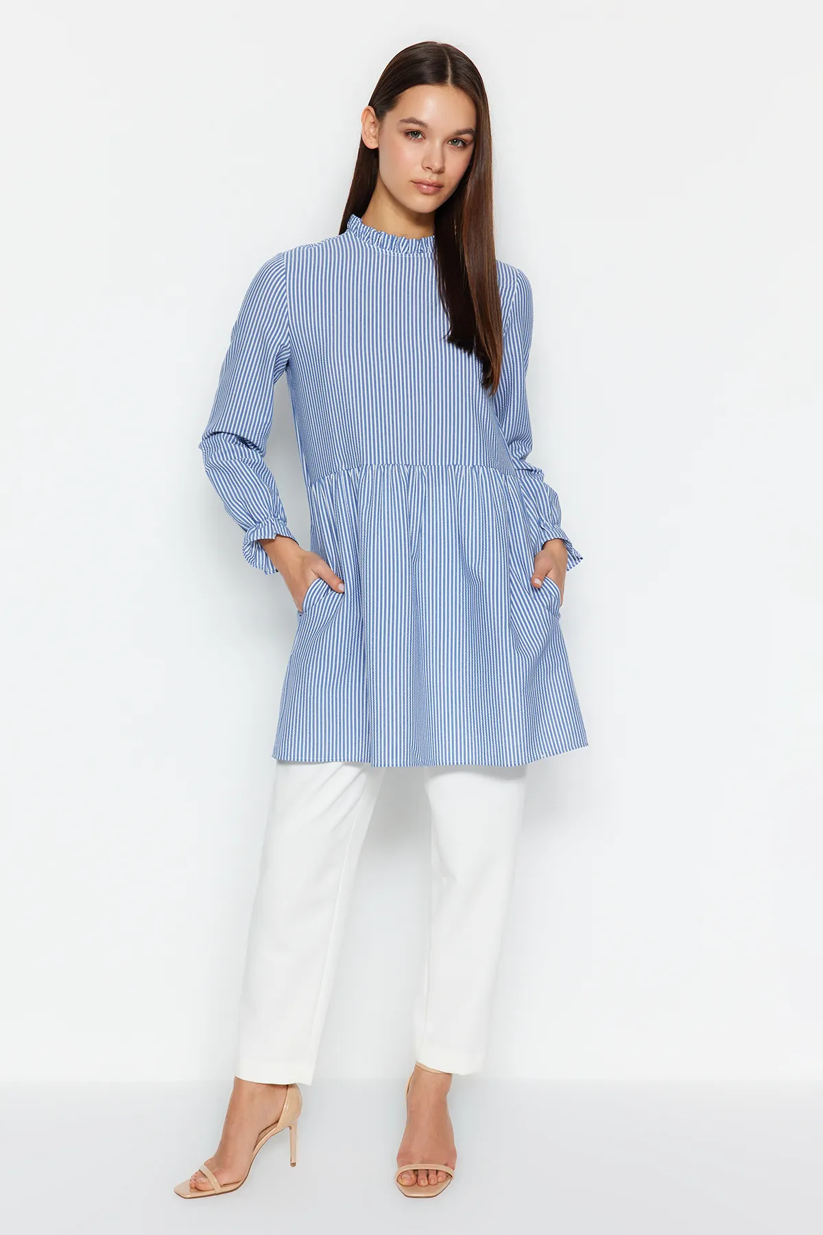Trendyol Modest  Blaue, detaillierte Tunika mit hohem Kragen und Raffung TCTSS22GO0108