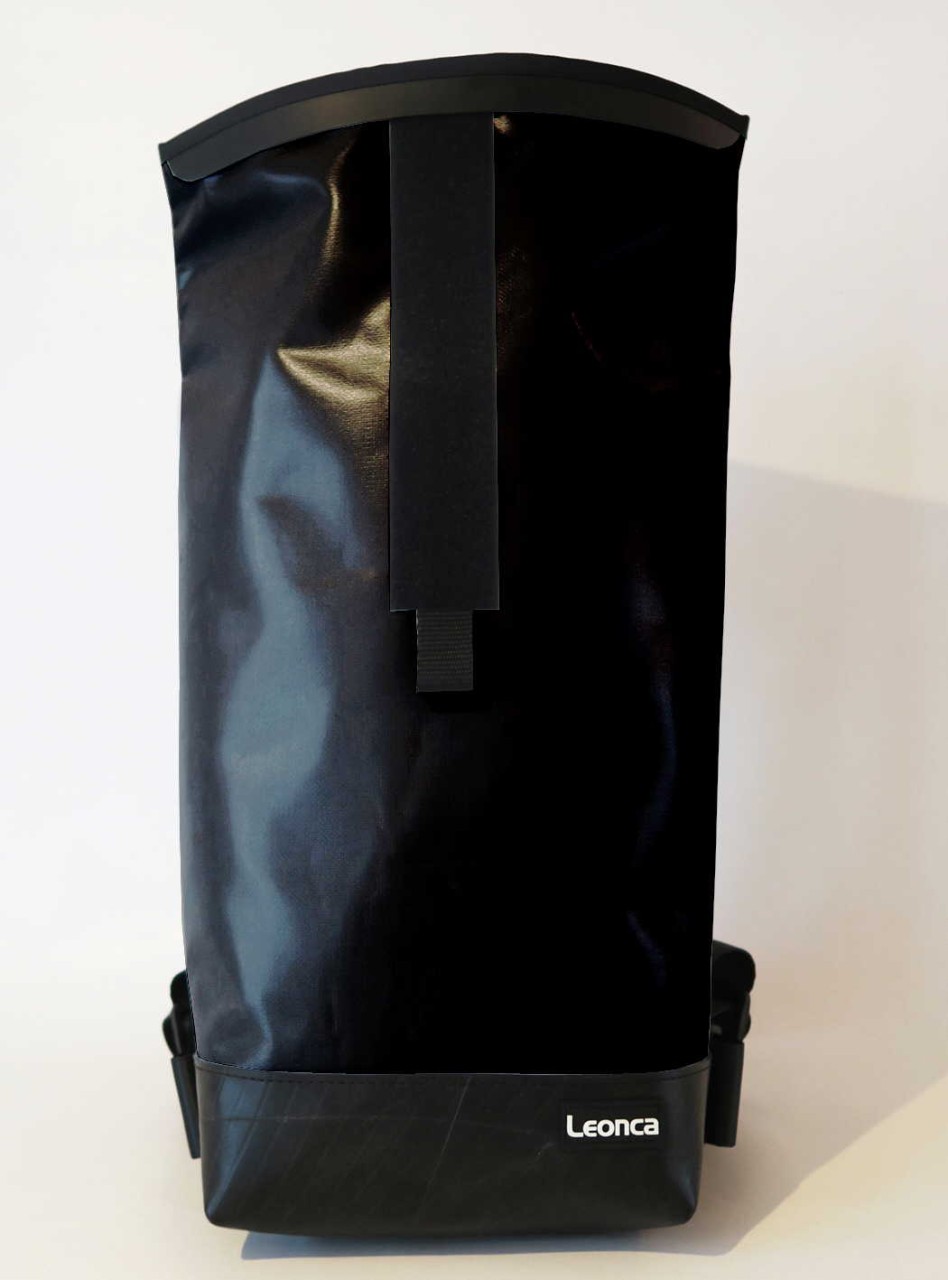 LEONCA Handtaschen schwarz Rollrucksack LKW-Plane Schwarz M