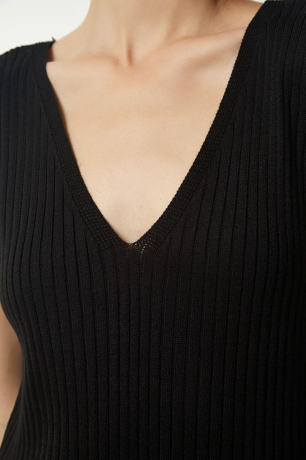 Happiness İstanbul  Schwarzes Sweatshirtkleid aus Rippstrick für Damen KG00006