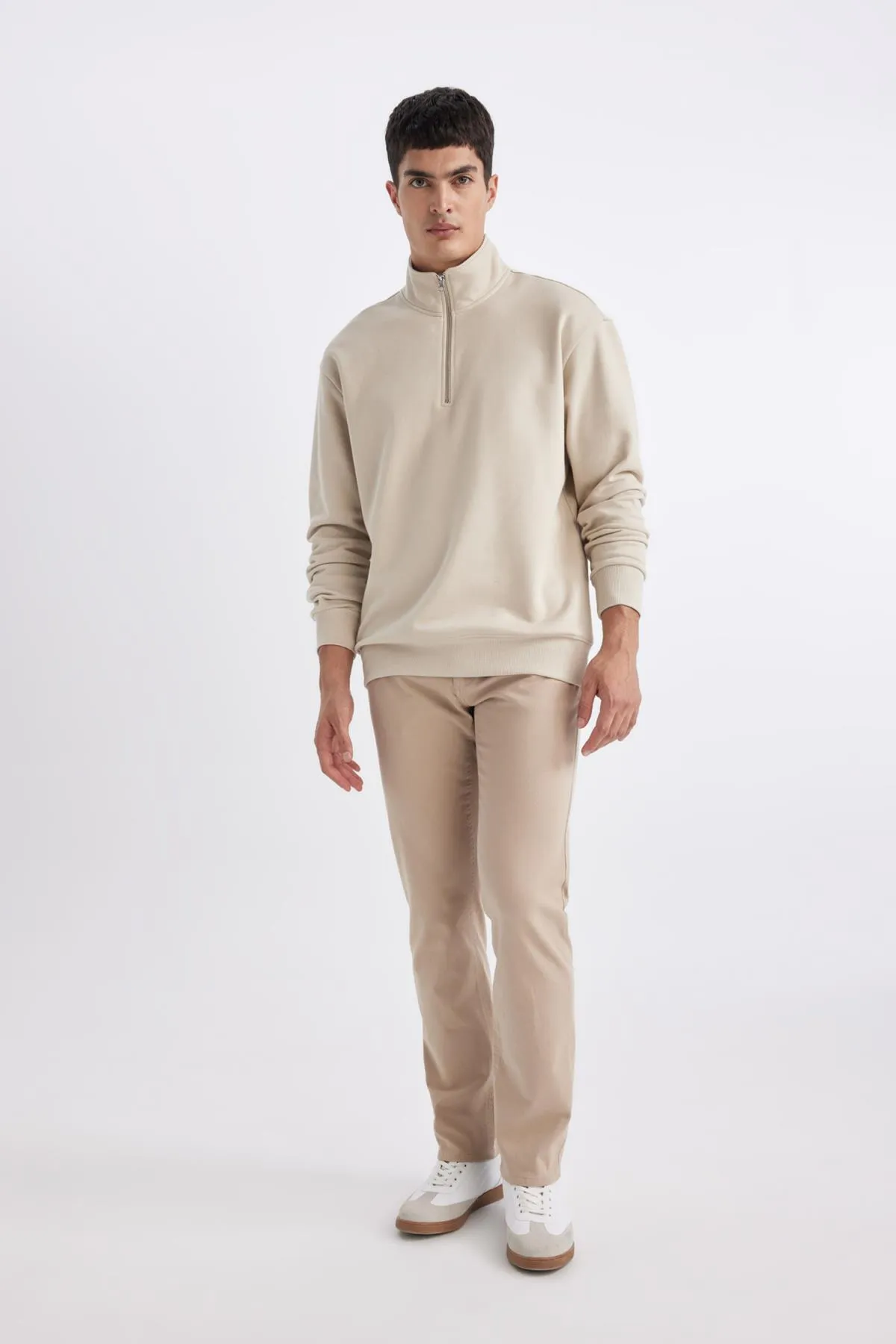 DeFacto  Comfort Fit Stehkragen-Sweatshirt aus dickem Stoff X7405az24sp