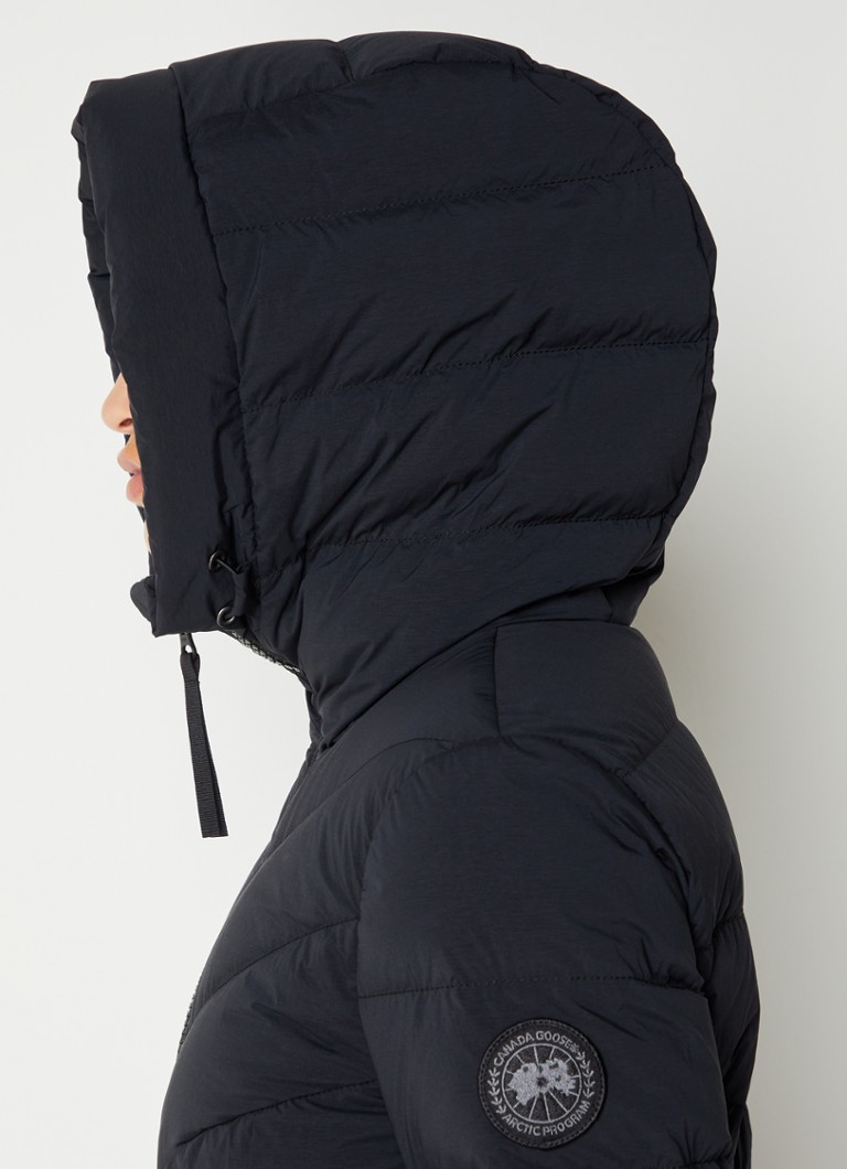 Jachetă matlasată Canada Goose Clair cu umplutură de puf și buzunare cu fermoar.