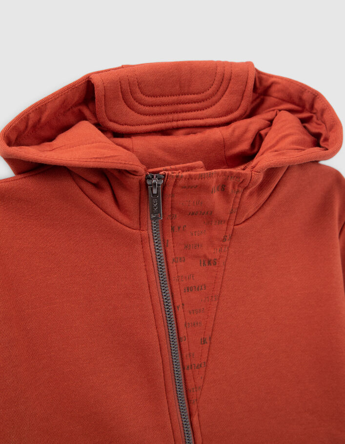 Cardigan brique avec visière sur capuche garçon