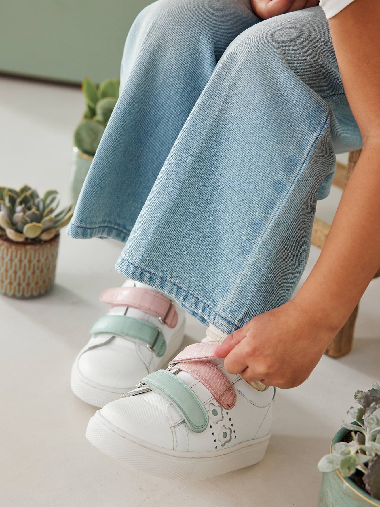 Baskets scratchées filles en cuir blanc