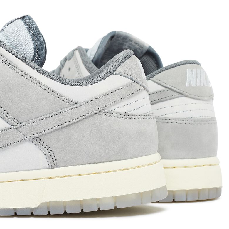 NIKE Wmns Dunk Low 