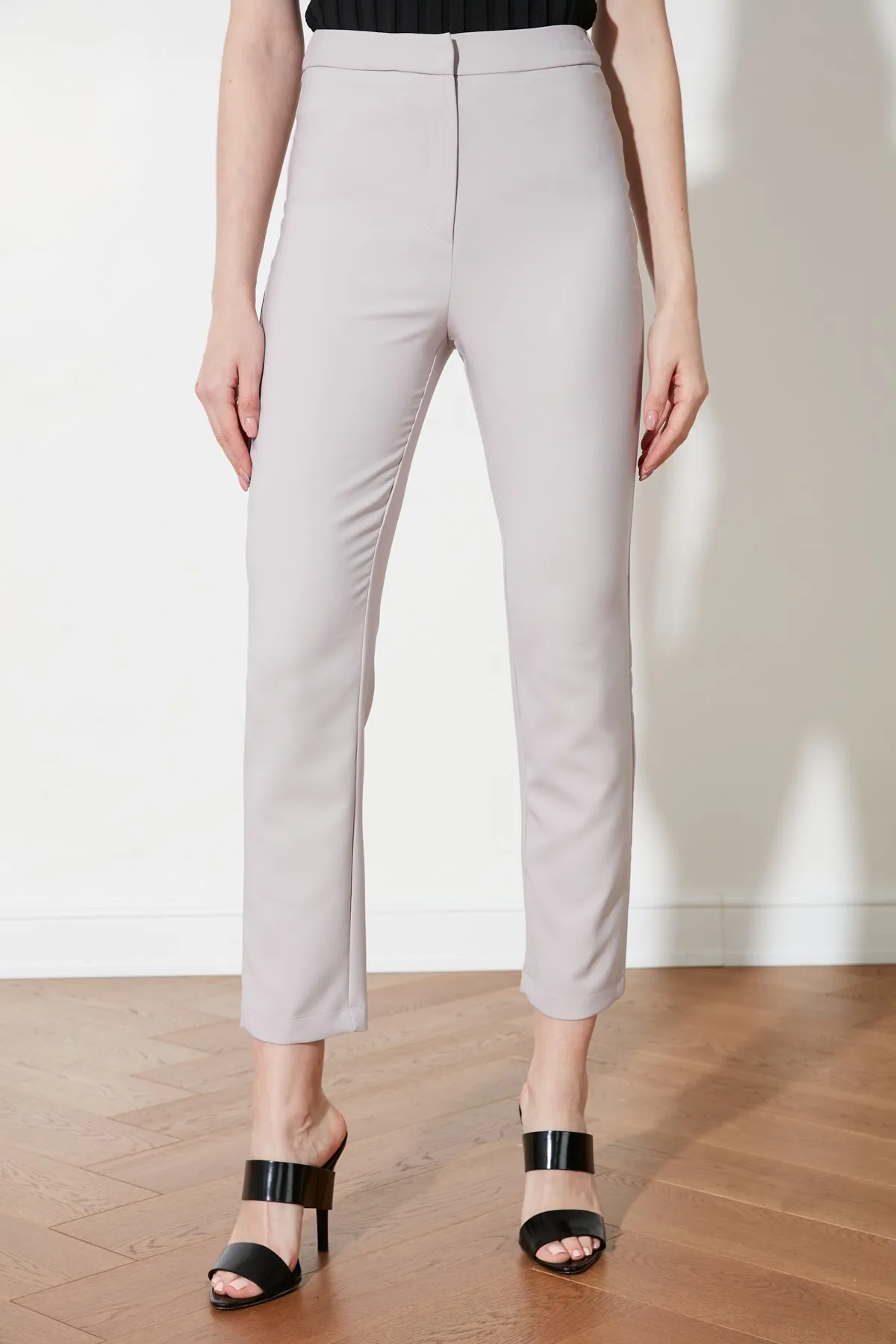 Trendyol Collection  Graue gewebte Zigarettenhose TWOSS20PL0075