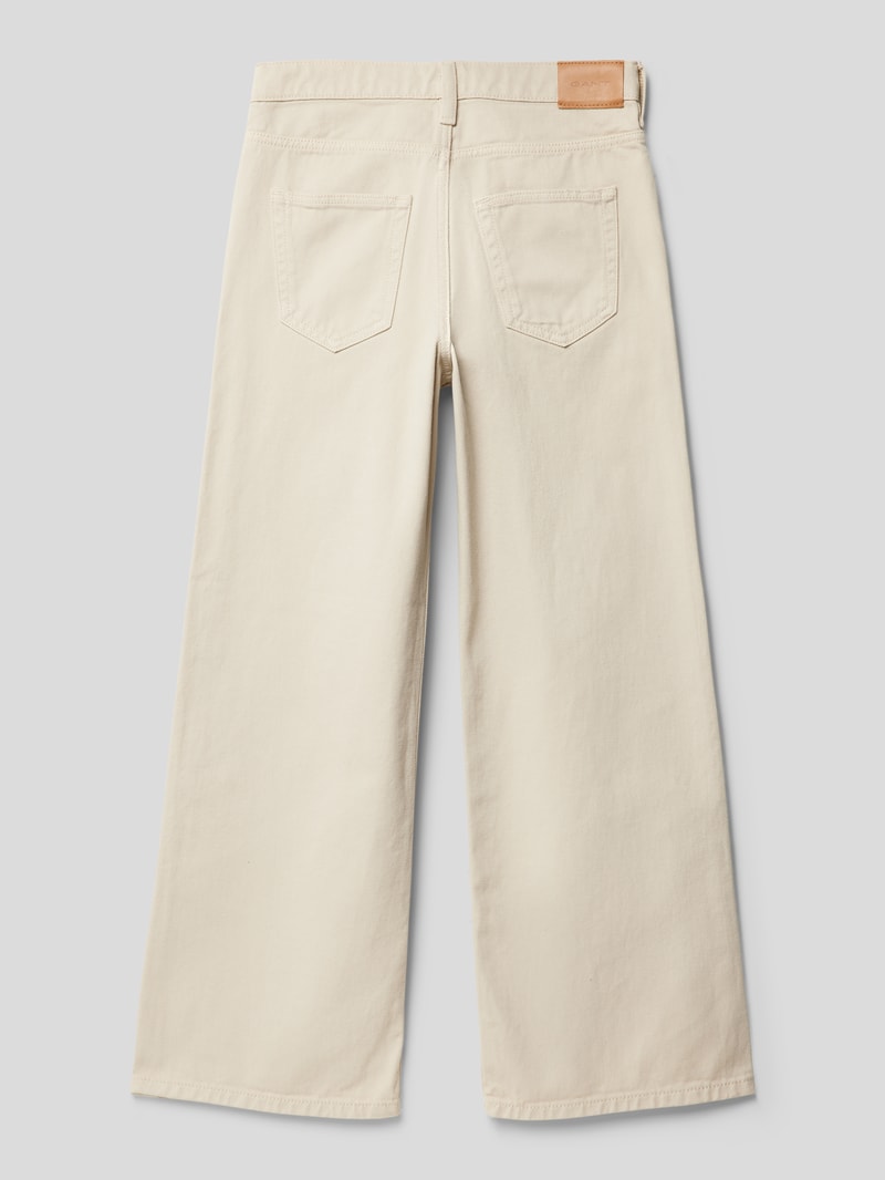 Jeans mit Label-Patch in beige