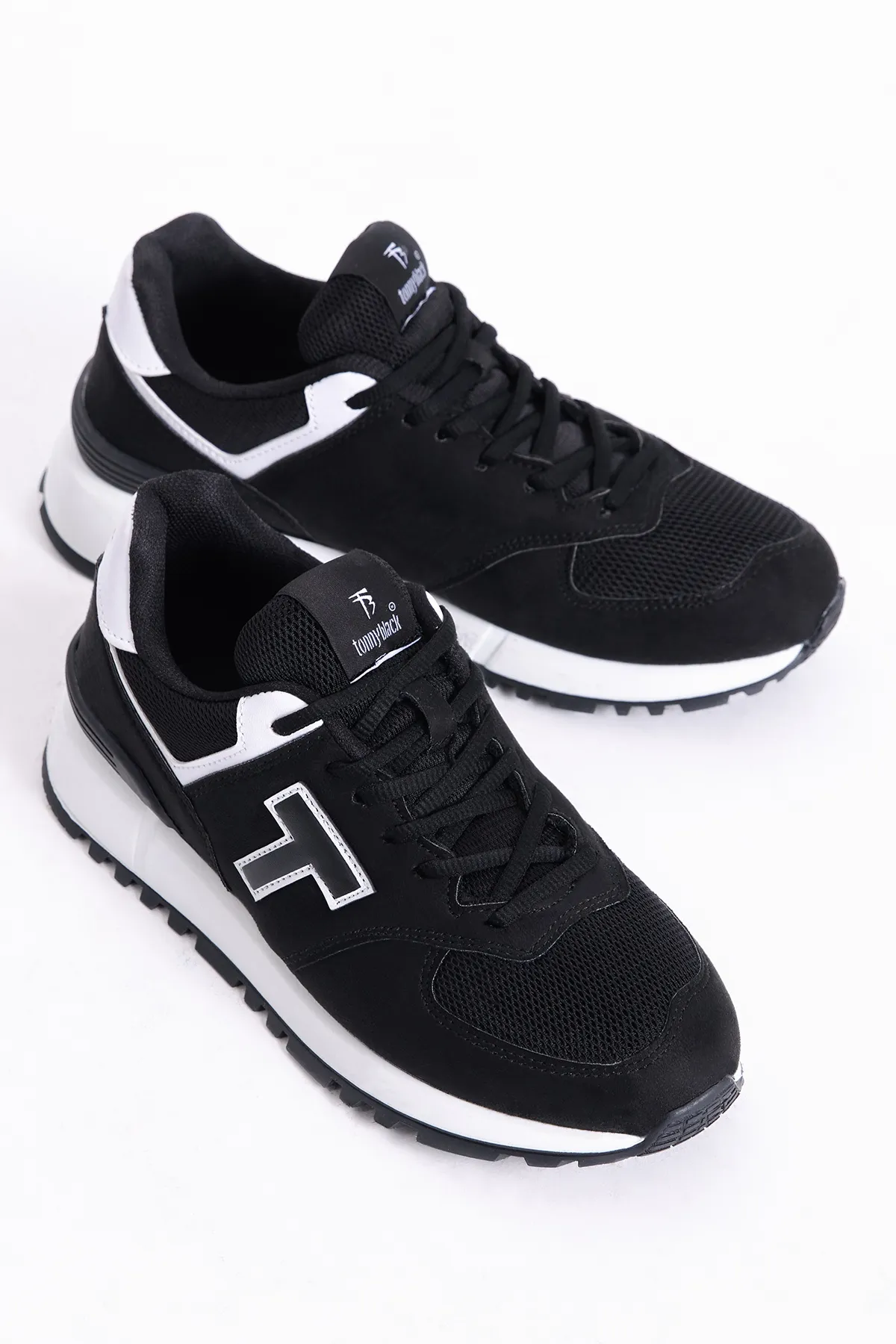 Tonny Black  Schwarz-weißer, rutschfester Unisex-Schnürsneaker mit Eva-Sohle