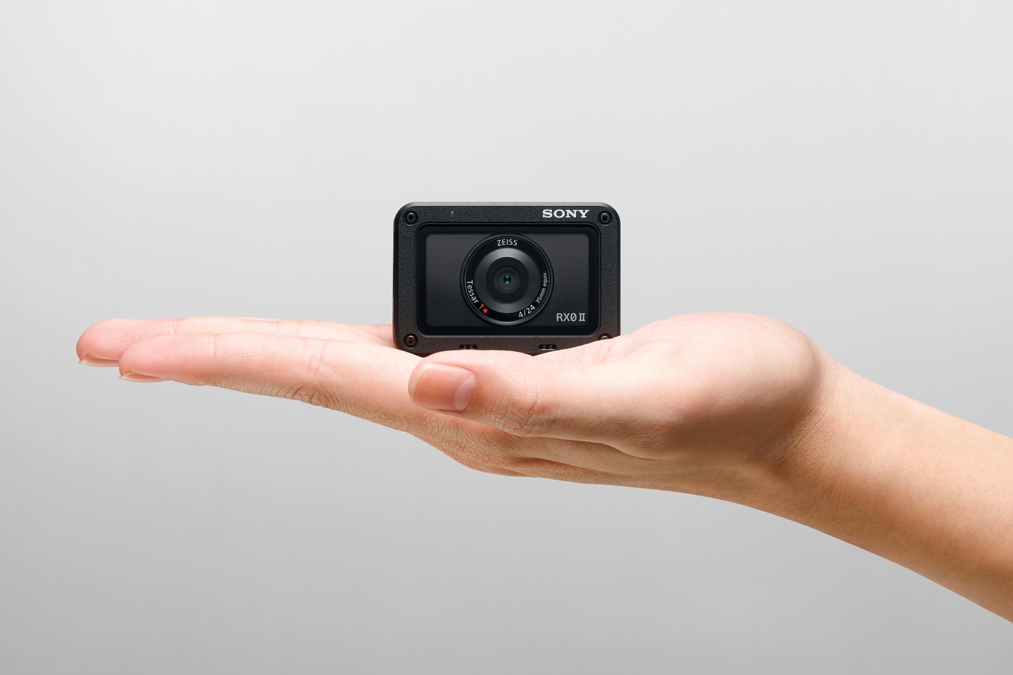 Sony RX0 II (DSC-RX0M2G) Kompaktkamera (ZEISS® Tessar T* 24-mm, 15,3 MP, Bluetooth, WLAN (Wi-Fi)