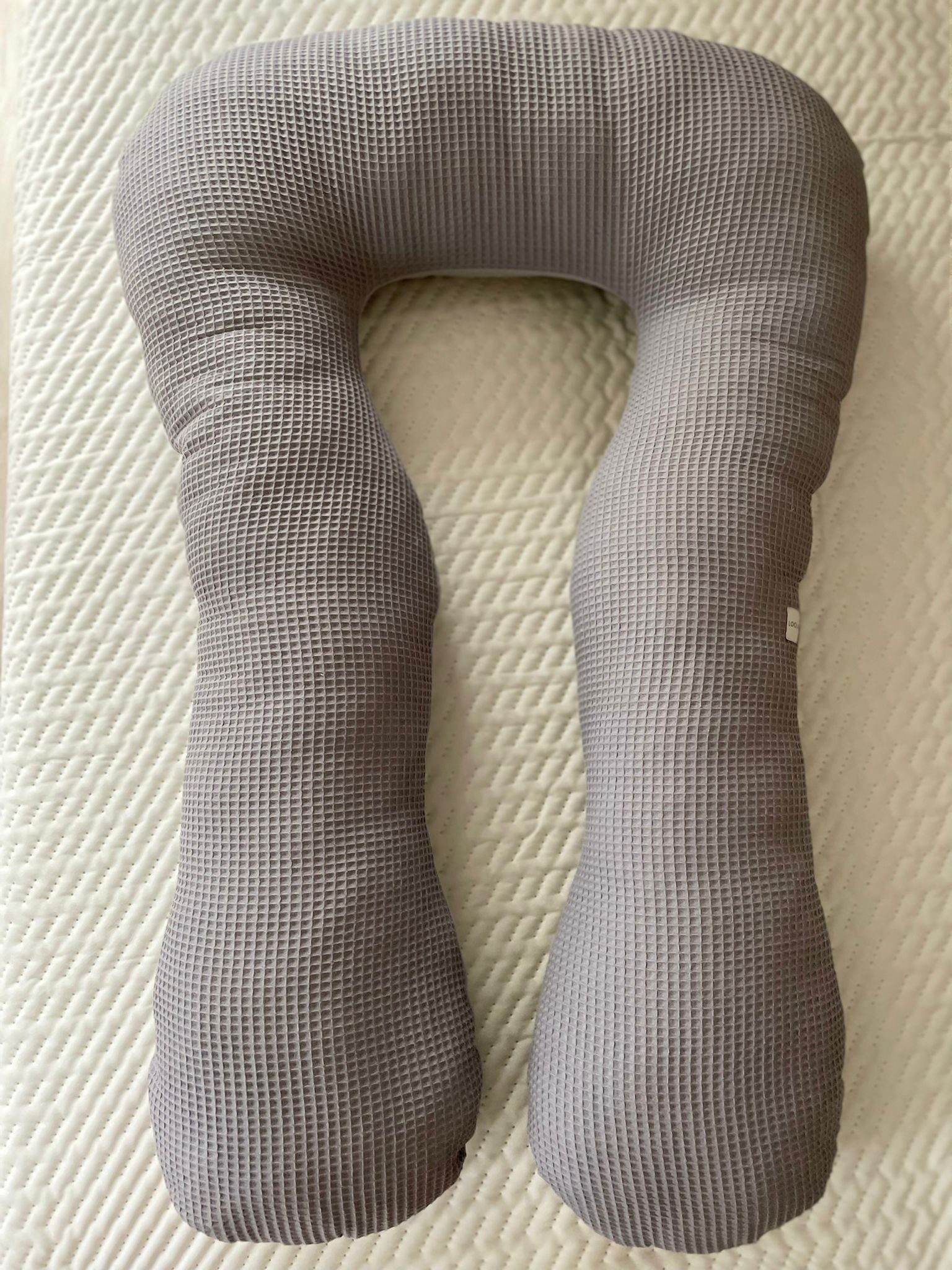 Loolay Stillkissen Schwangerschaftskissen Seitenschläferkissen Stillkissen TYP A 330cm, Attmungsaktive WAFFELPIQUE + GLATT Baumwolle XXXL Lagerungkissen; MUSTER: WAFFEL Grau/ Grau, LOOLAY® Stillkissen + Bezug, 100% Europäische Stoffe unf Kleinserien-