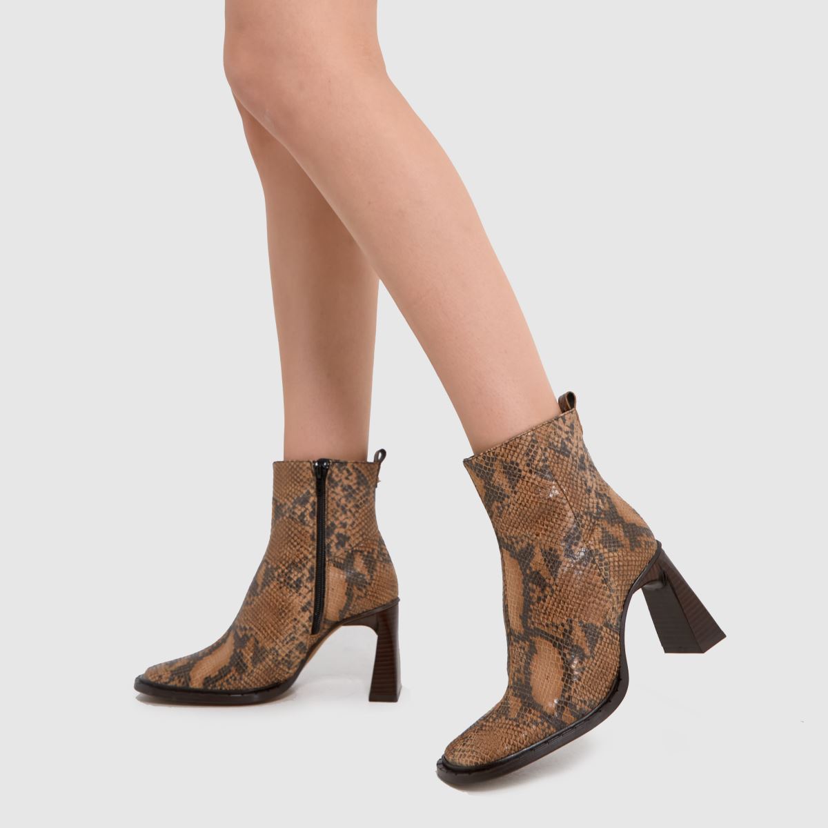 Schuh The Edit – Peyton-klackstövlar i beige och brunt