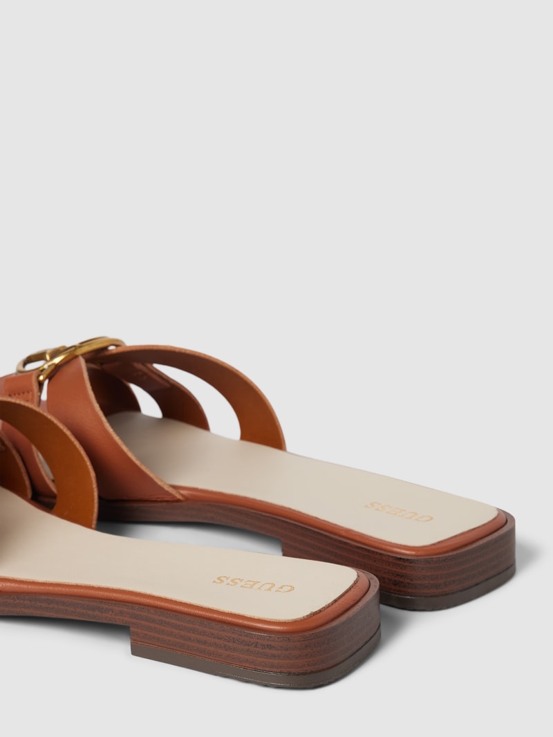 Pantoletten aus Leder mit Label-Detail Modell 'SYMO' in cognac
