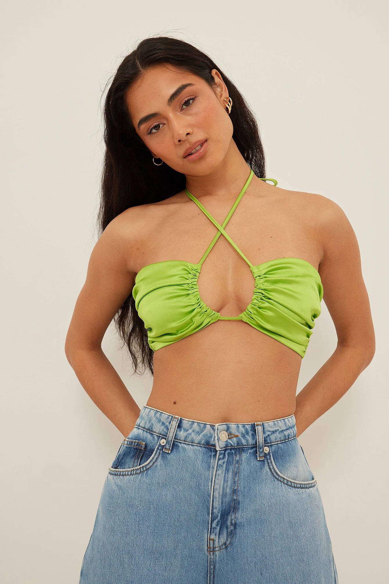 Recyceltes kurzes Satin-Top