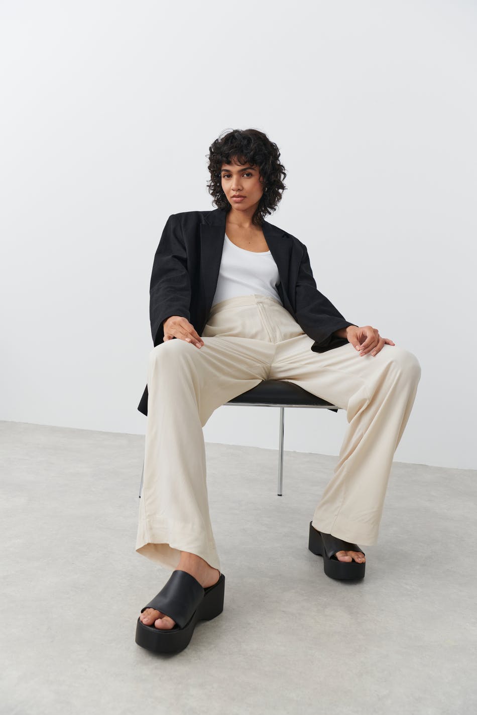 Relaxed viscose trousers