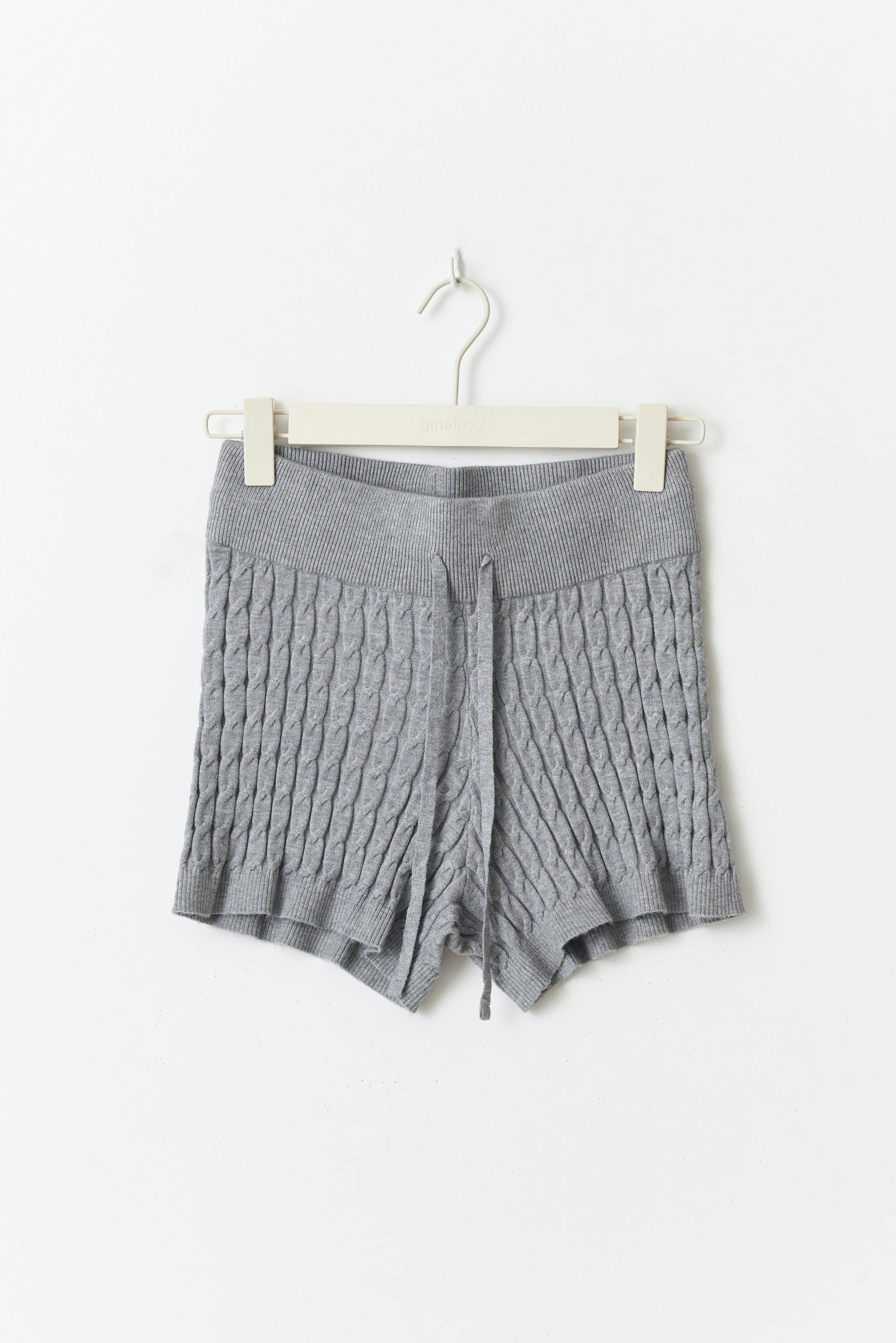 Cable knitted shorts