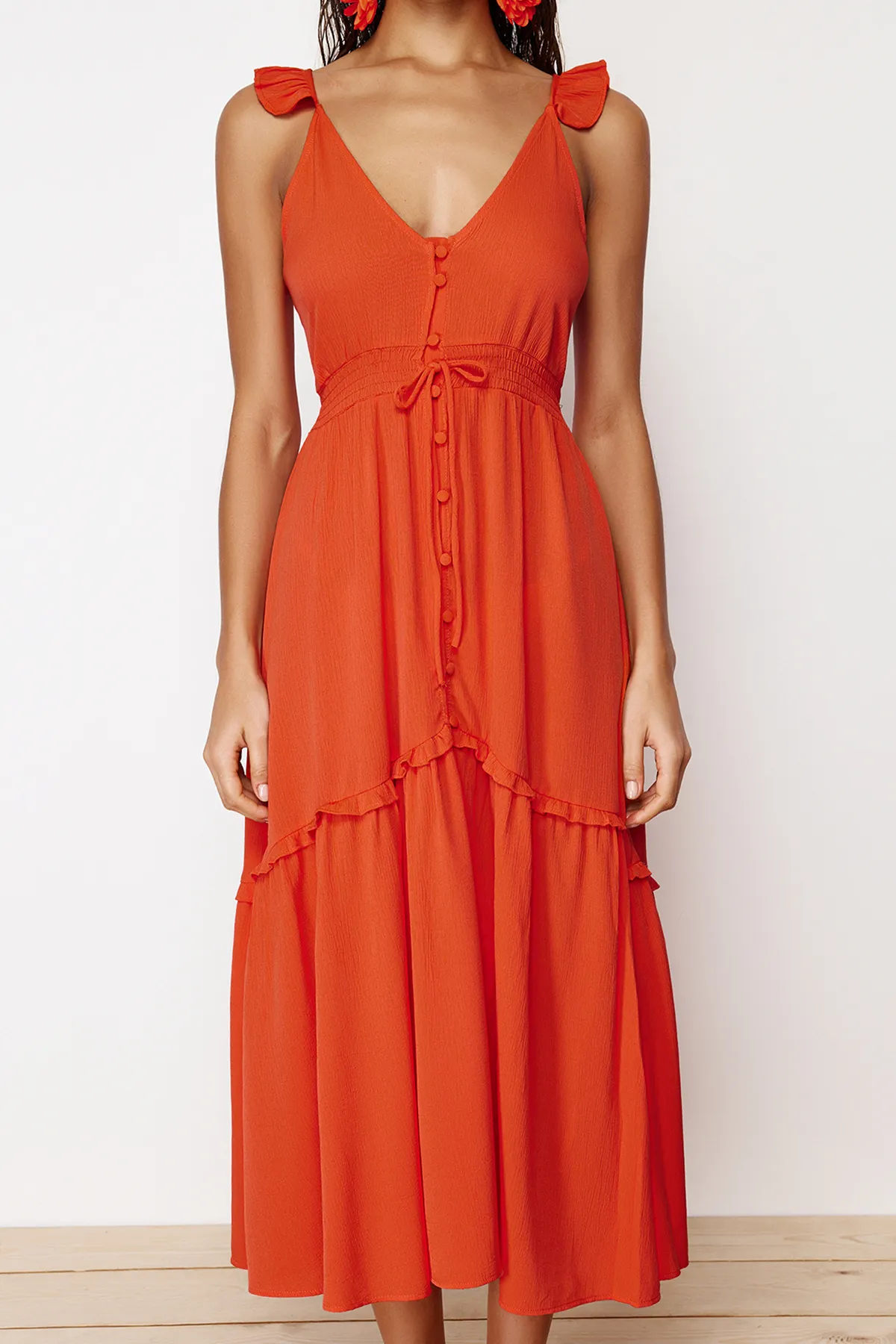 Trendyol Collection  Orangefarbenes Maxi-Strandkleid mit gewebten Rüschen TBESS24EL00092