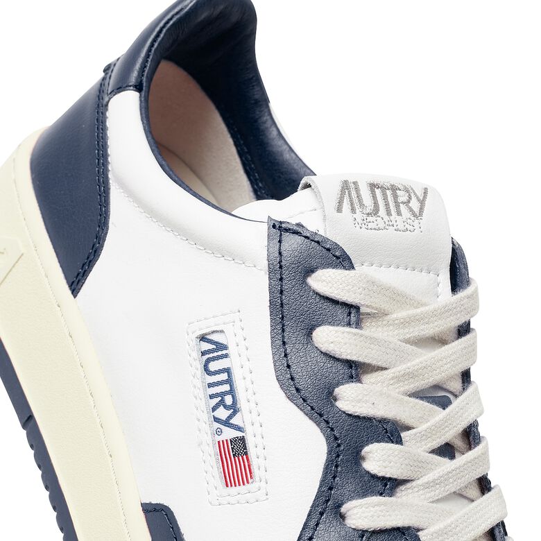 Autry 01 Low WB04 white/blue
